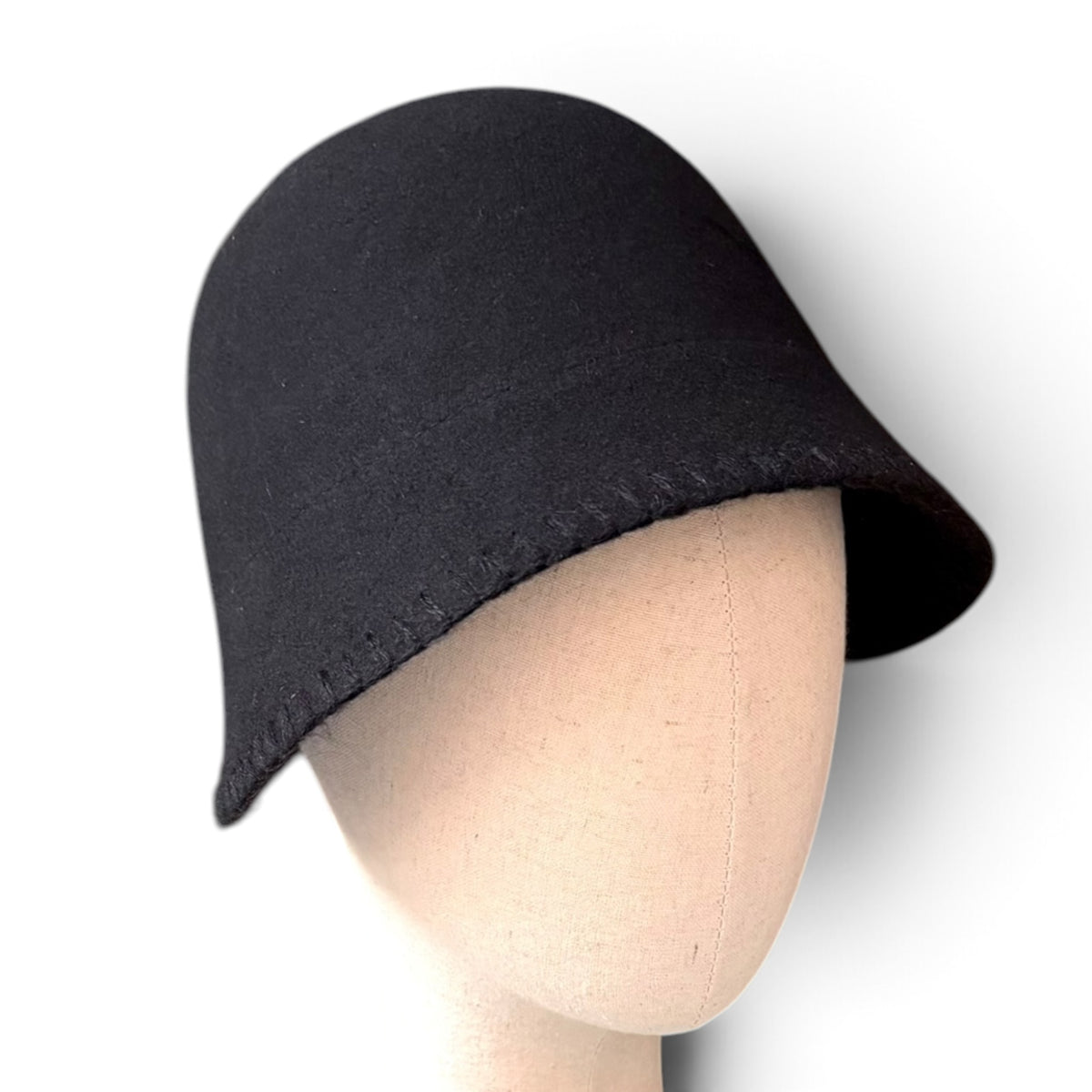 Cappello Donna Cloche Mod. Anni '30 In Feltro Di Lana Merino Idrorepellente E Pieghevole Con Ricamo