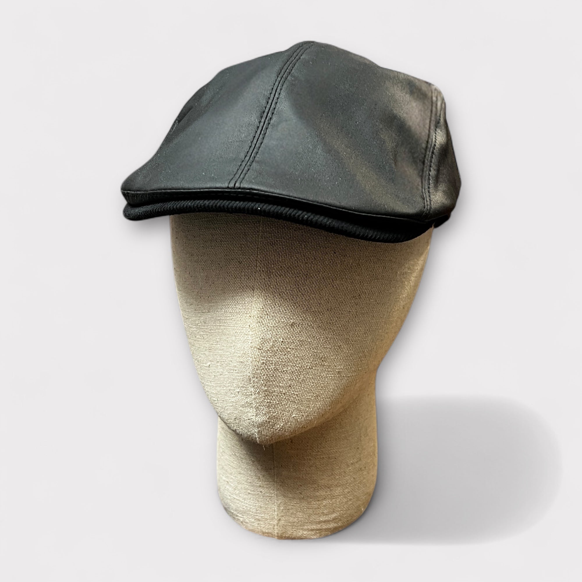 Coppola Invernale In Cotone Cerato Impermeabile Nero