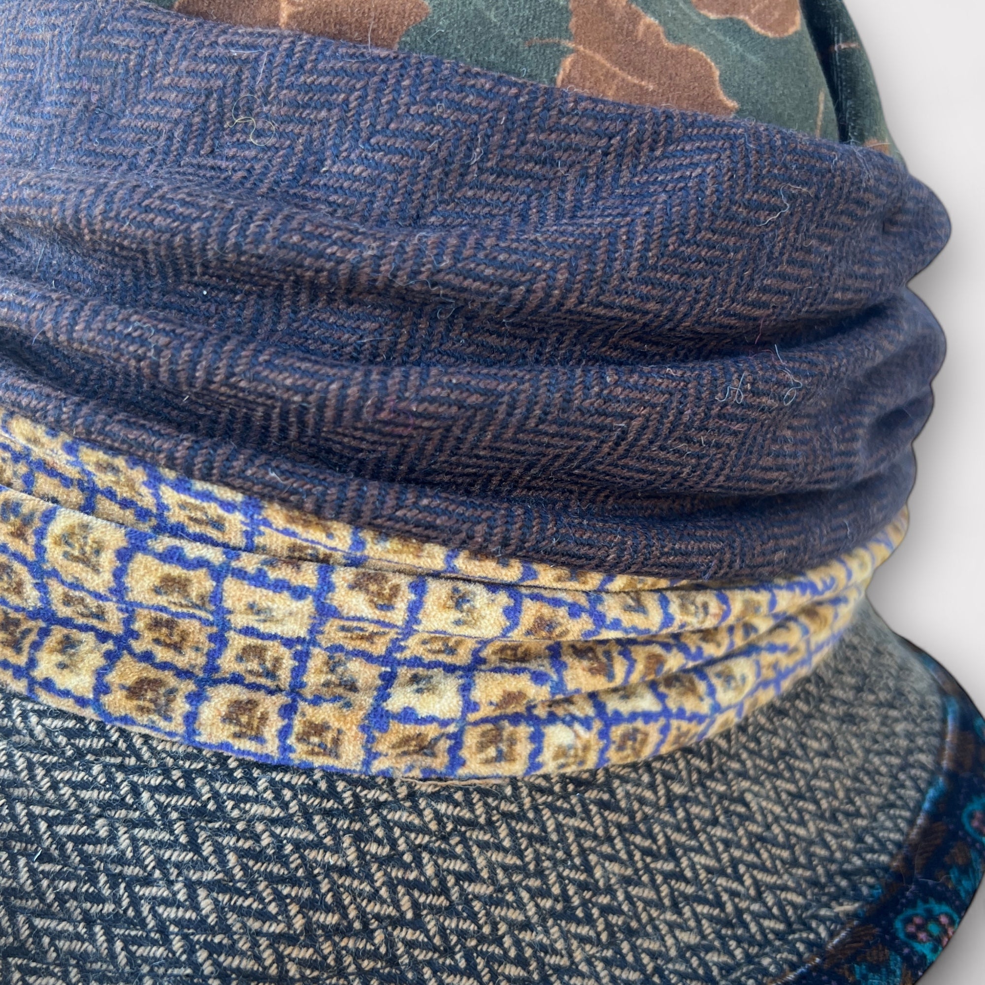 Cappello Donna Invernale In Tessuto Patchwork di Velluto E Lana Grevi