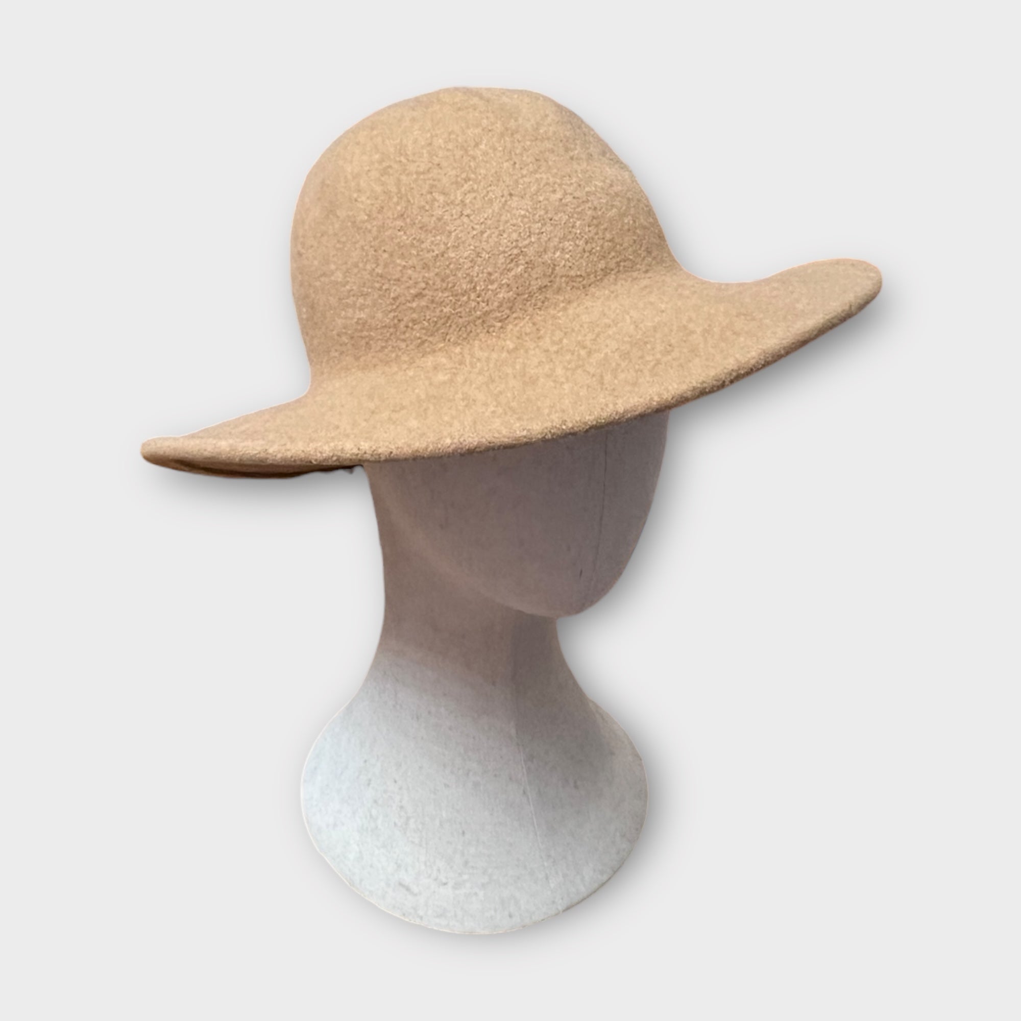 Cappello In Panno Di Pura Lana Pieghevole Con Ala Kopka