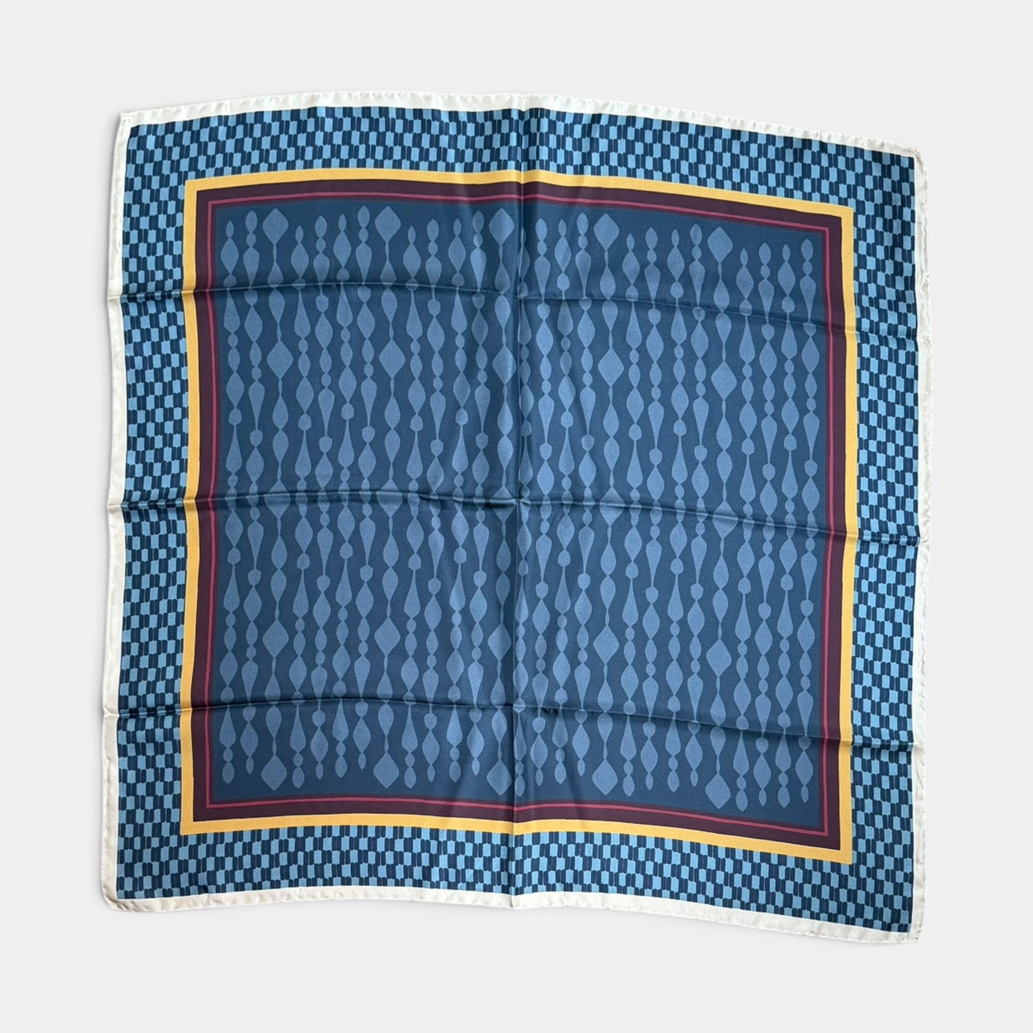 Foulard Quadrato In Tessuto Twill Di Pura Seta Di Gelso 70 x 70 cm