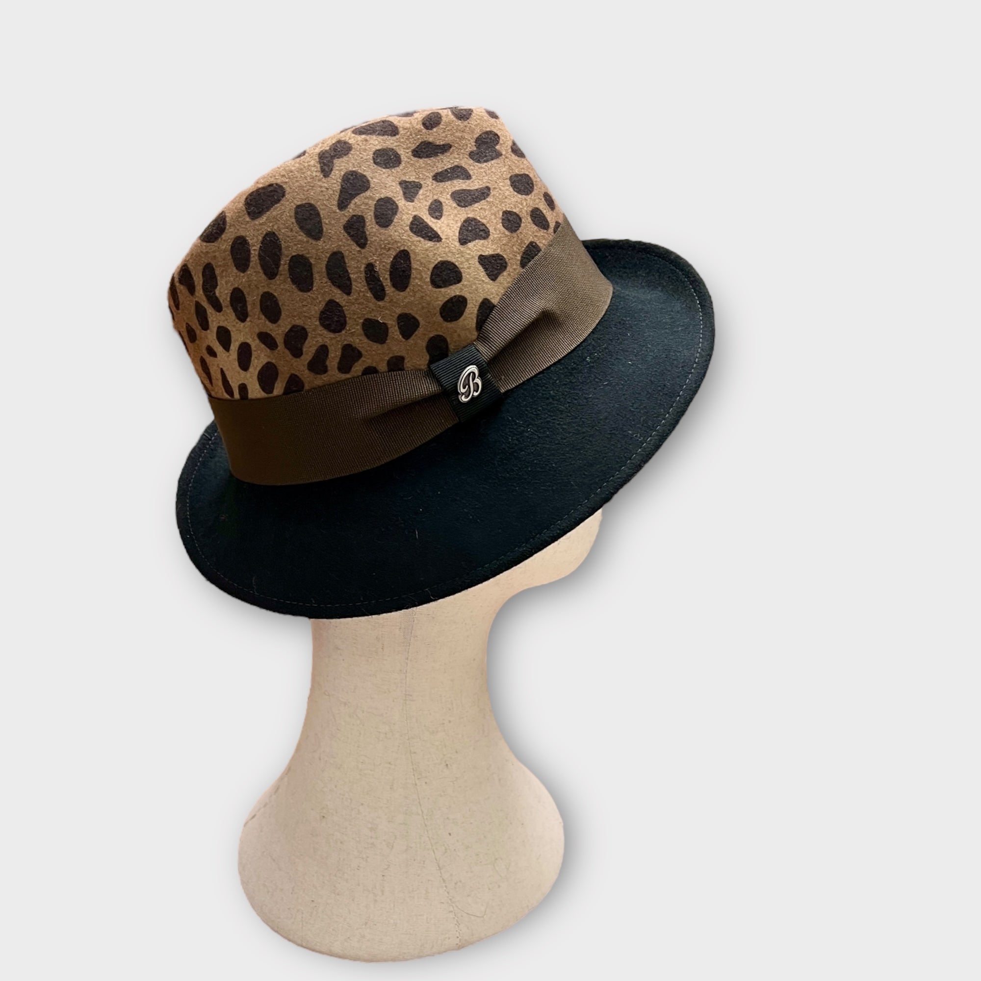 Cappello In feltro Donna asimmetrico bicolor