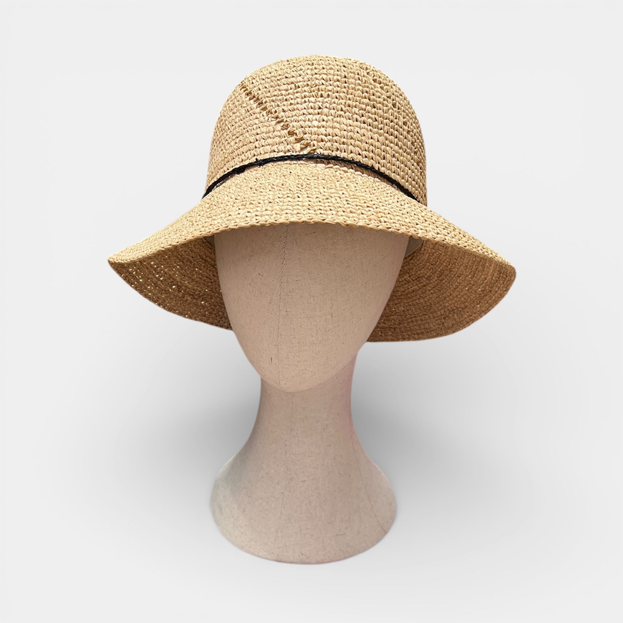 Cappello Cloche In Paglia Intrecciata Con Cordino