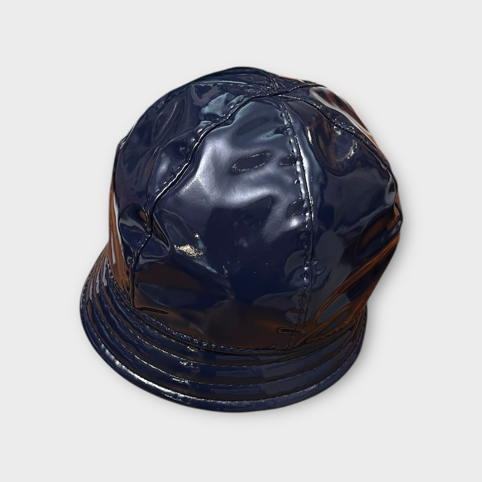 Fantino Invernale In Vernice Impermeabile Con Visiera Piccola