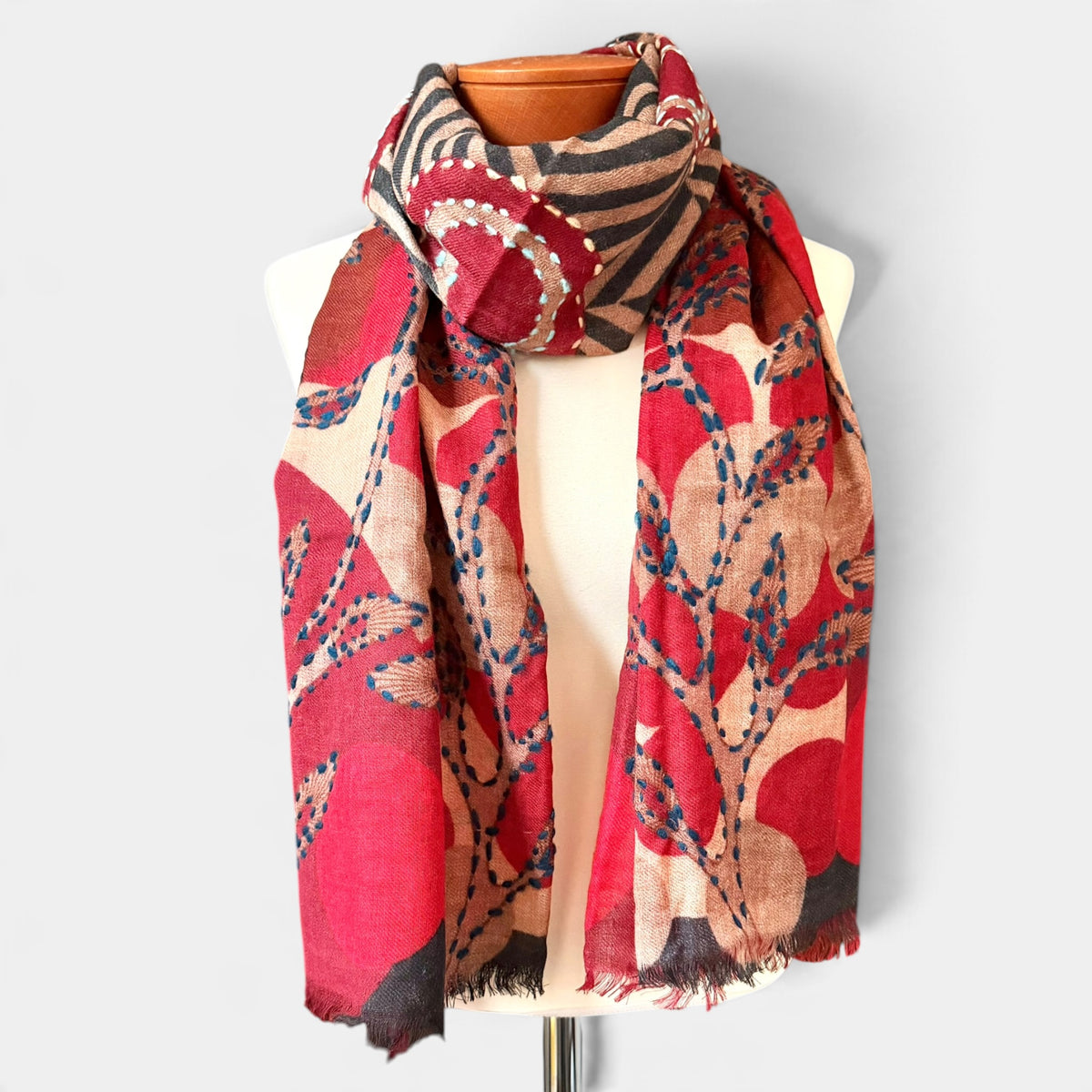 Sciarpa Donna In Tessuto Sottile Di Pura Lana 70x180 cm Con Ricamo a Mano