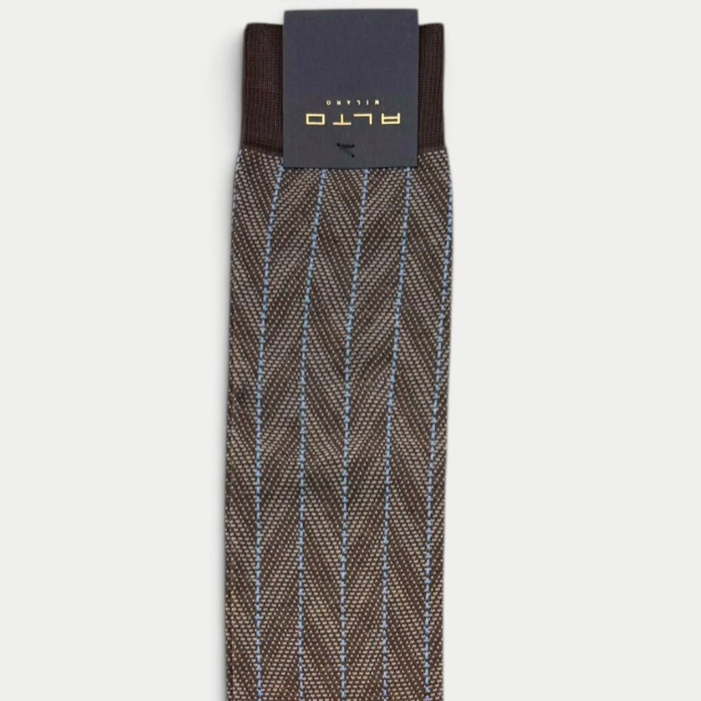Dettaglio calzino lungo marrone gessato Alto Milano