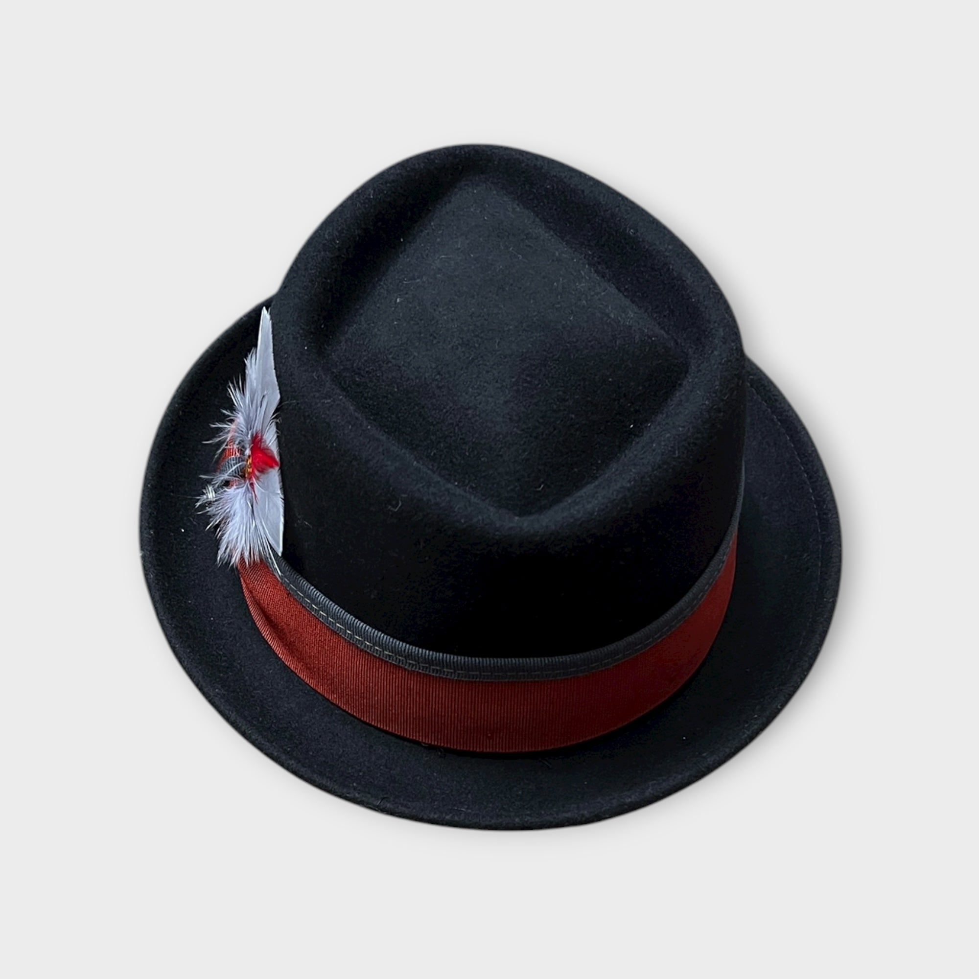 Cappello In feltro Diamante Nero nastro Rosso