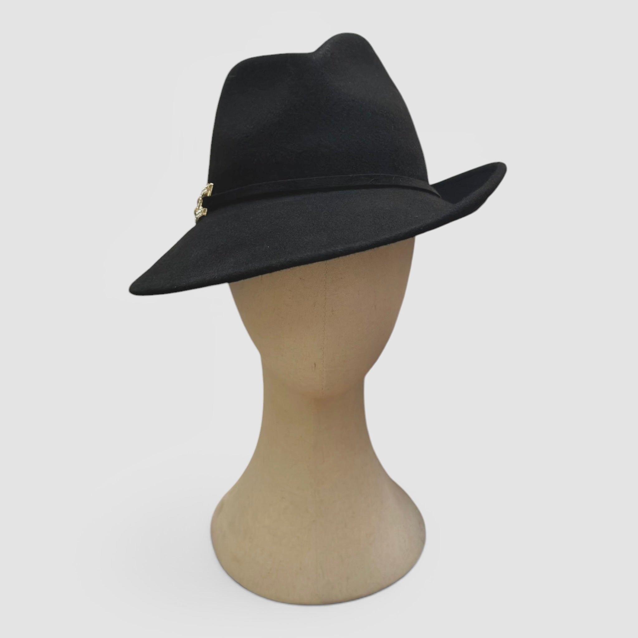 Cappello Donna In Feltro Di Lana Ala Asimmetrica E Decoro Strass