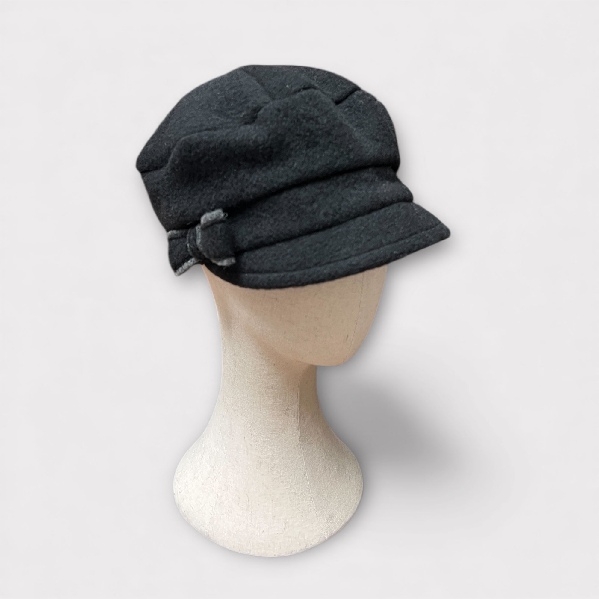 Cappello Donna In Lana Con Visiera e Fiocco