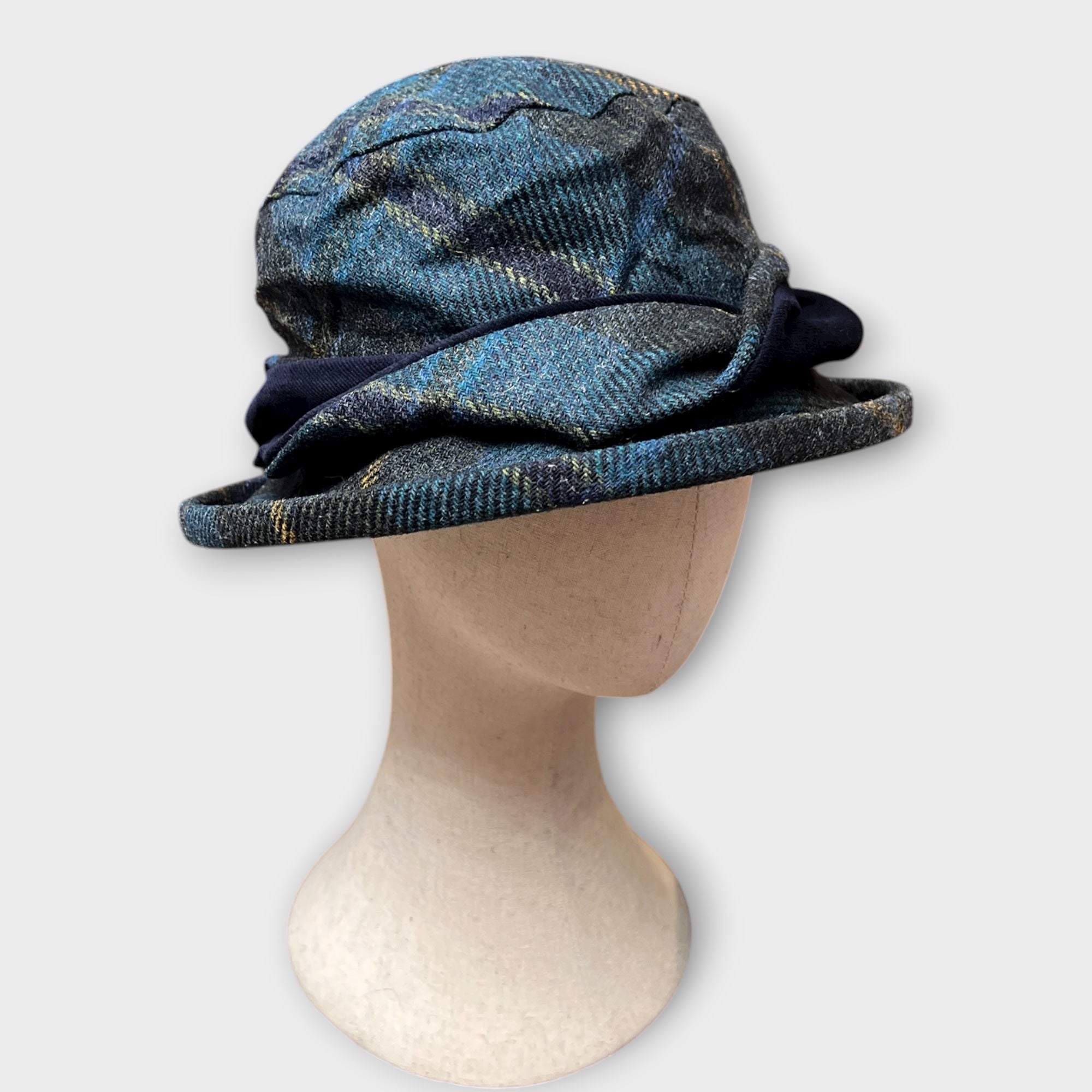 Cappello Invernale Da Donna In Tessuto Tartan Blu