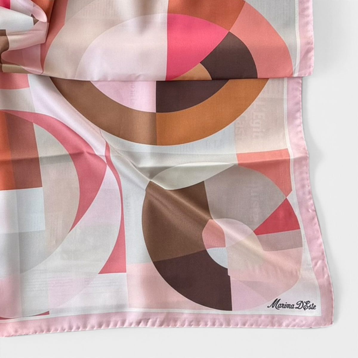 Foulard Marina D'Este in seta 90x90 cm, cerchi e geometrie, variante rosa