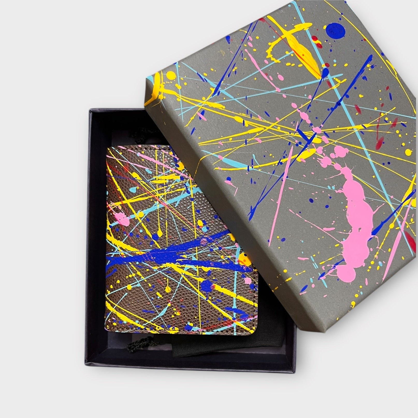 Portacarte In Pelle Dipinto A Mano Mamiki