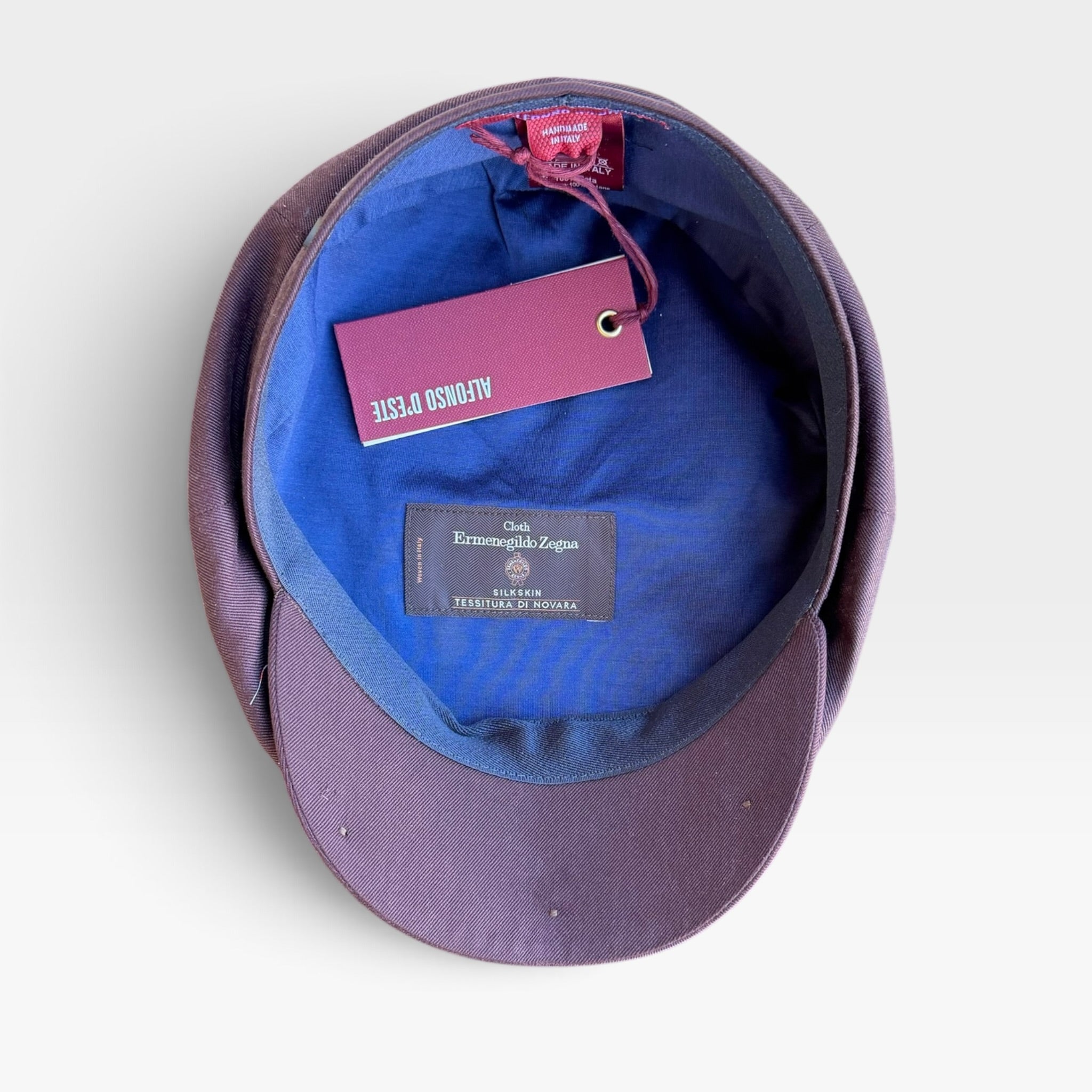 Interno della coppola con fodera blu firmata Ermenegildo Zegna