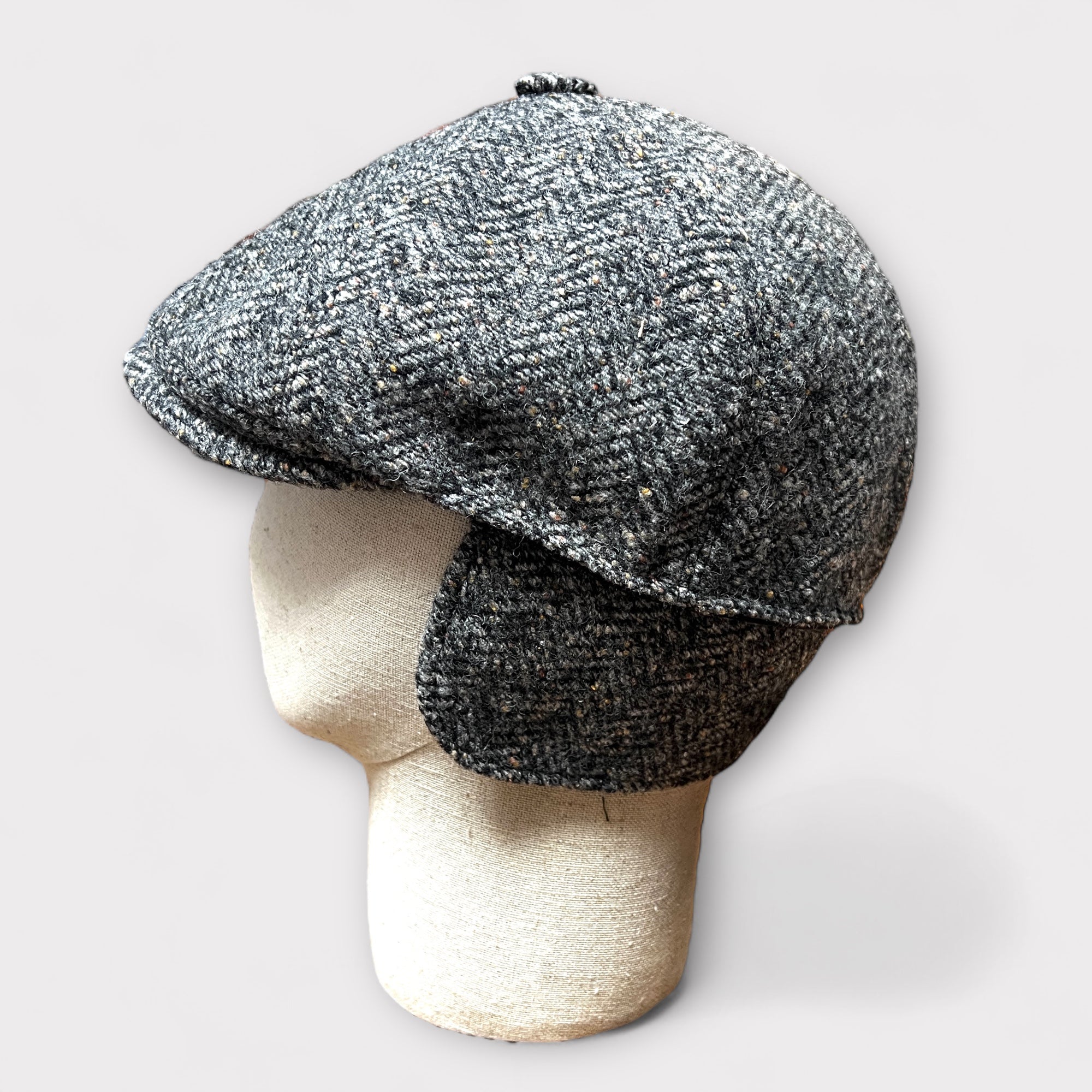 Coppola Invernale In Pura Lana 8 Spicchi Con Paraorecchie