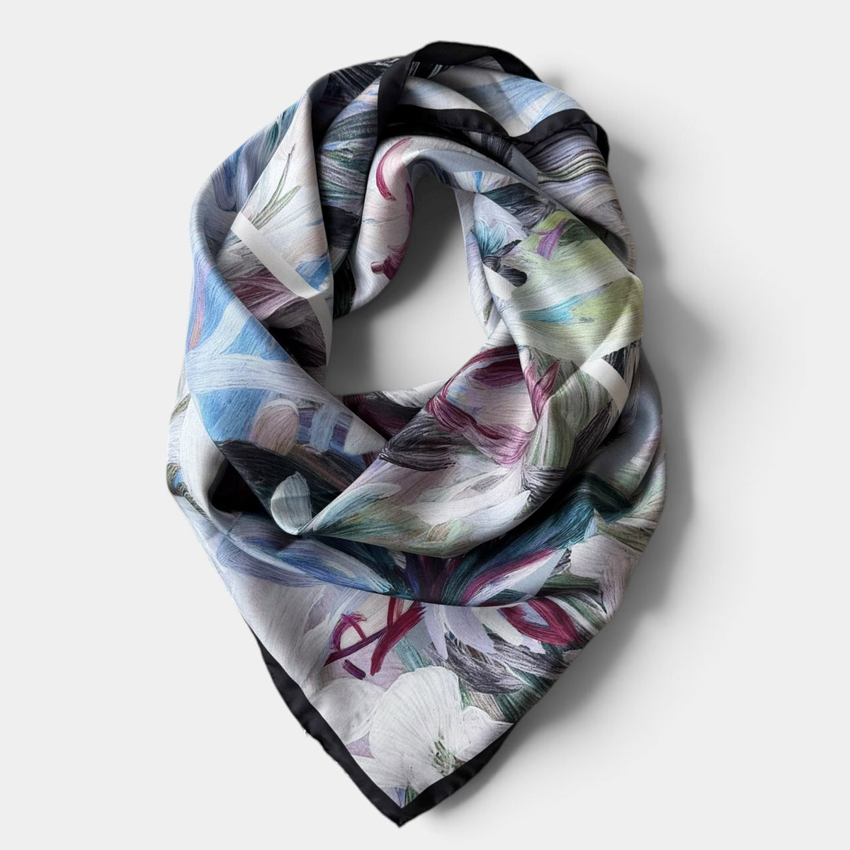 Foulard Laura Biagiotti in seta 90x90 cm, fiori dipinti, variante grigio