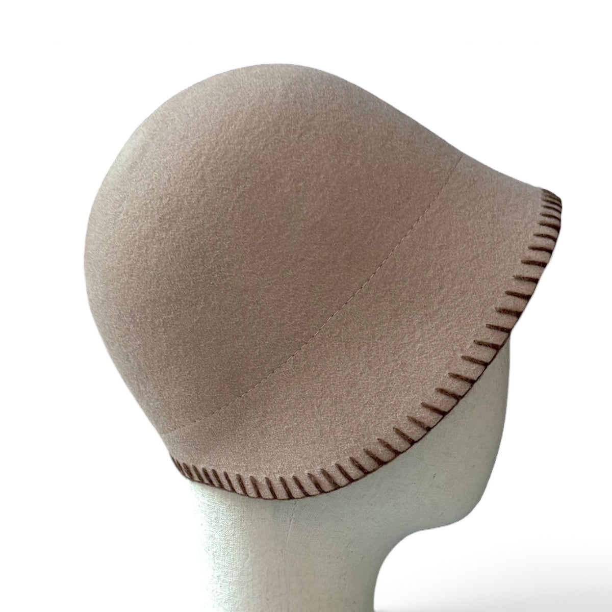 Cappello Donna Cloche Mod. Anni '30 In Feltro Di Lana Merino Idrorepellente E Pieghevole Con Ricamo