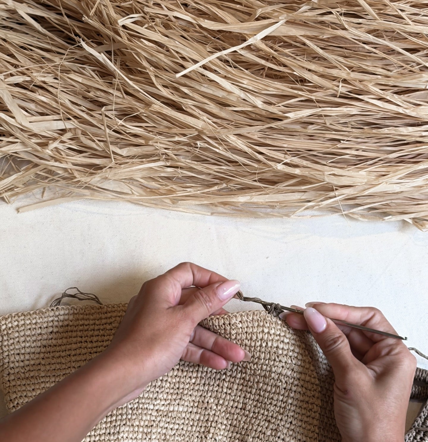Cappello a Tesa Larga Estivo in Raffia Crochet