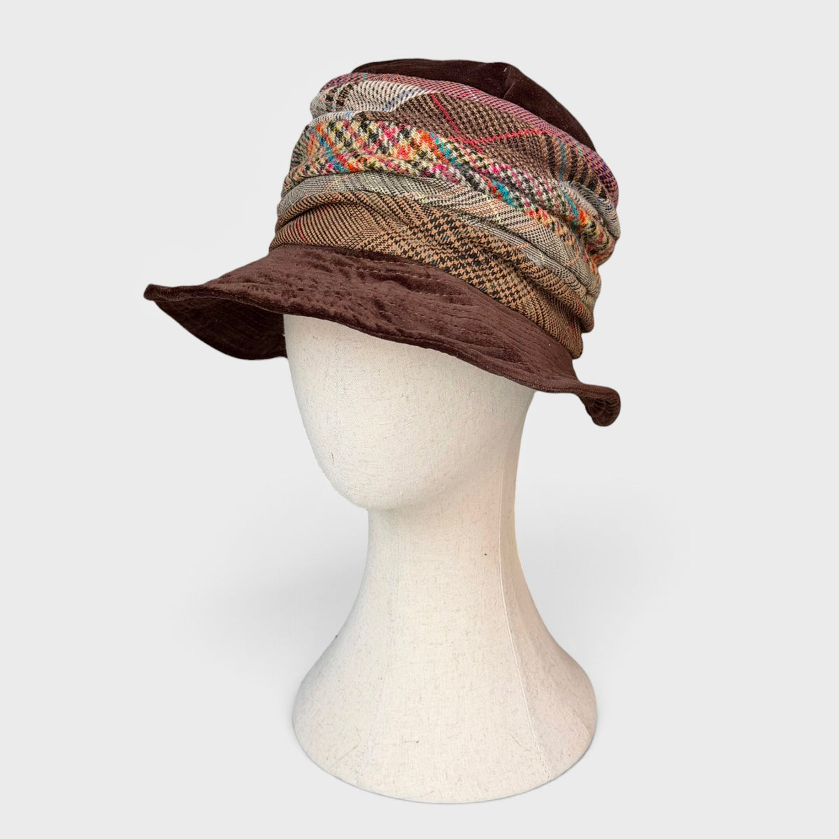 Cappello Invernale In Velluto Marrone e Multicolor A tesa Media Modellabile - Pieghevole Grevi