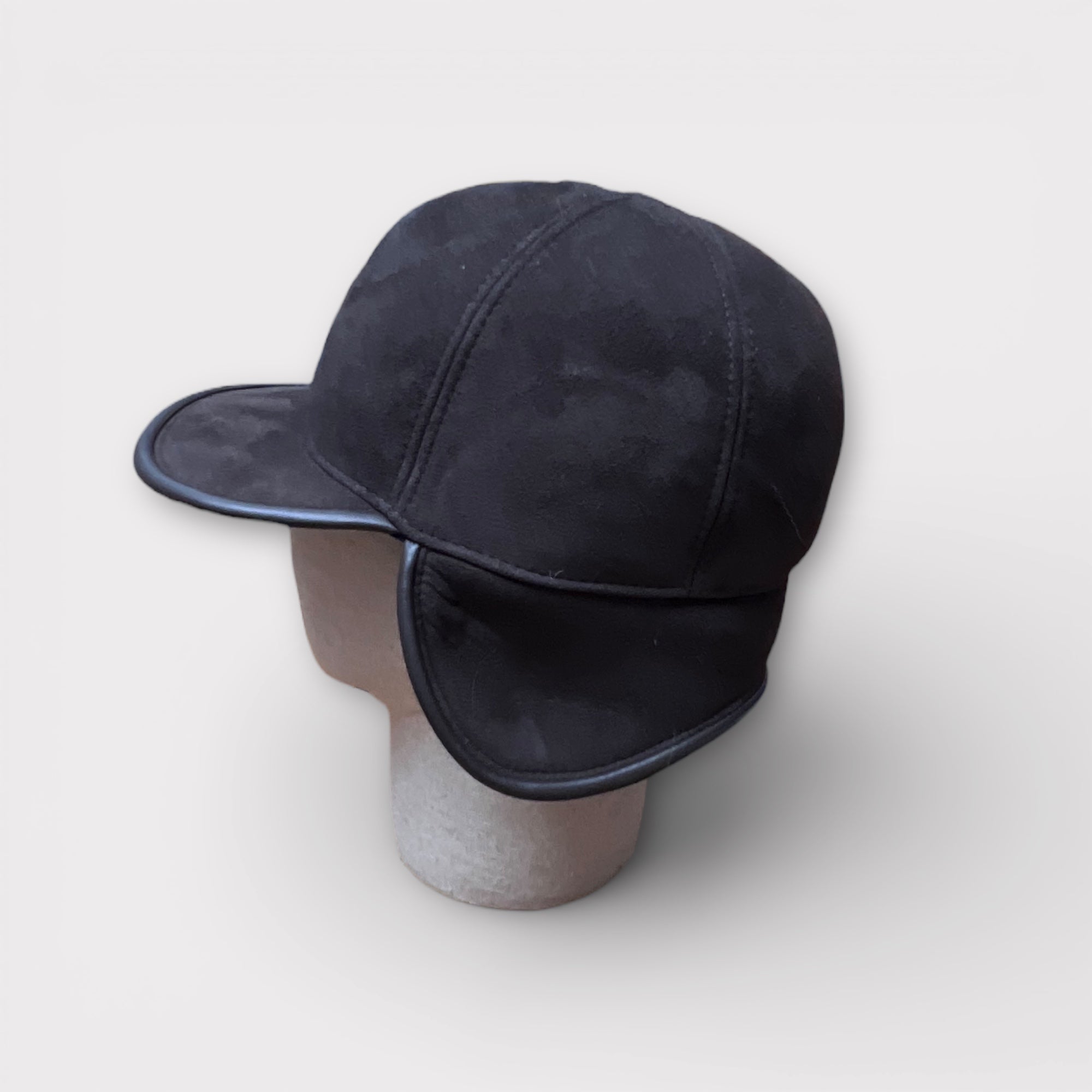 Berretto Con Visiera Con Para Orecchie In Pelle E Pelliccia Di Montone