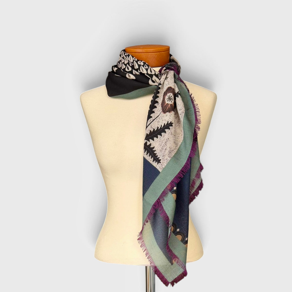 Foulard Quadrato Invernale In Tessuto Sottile Di Pura Lana 100x100 cm