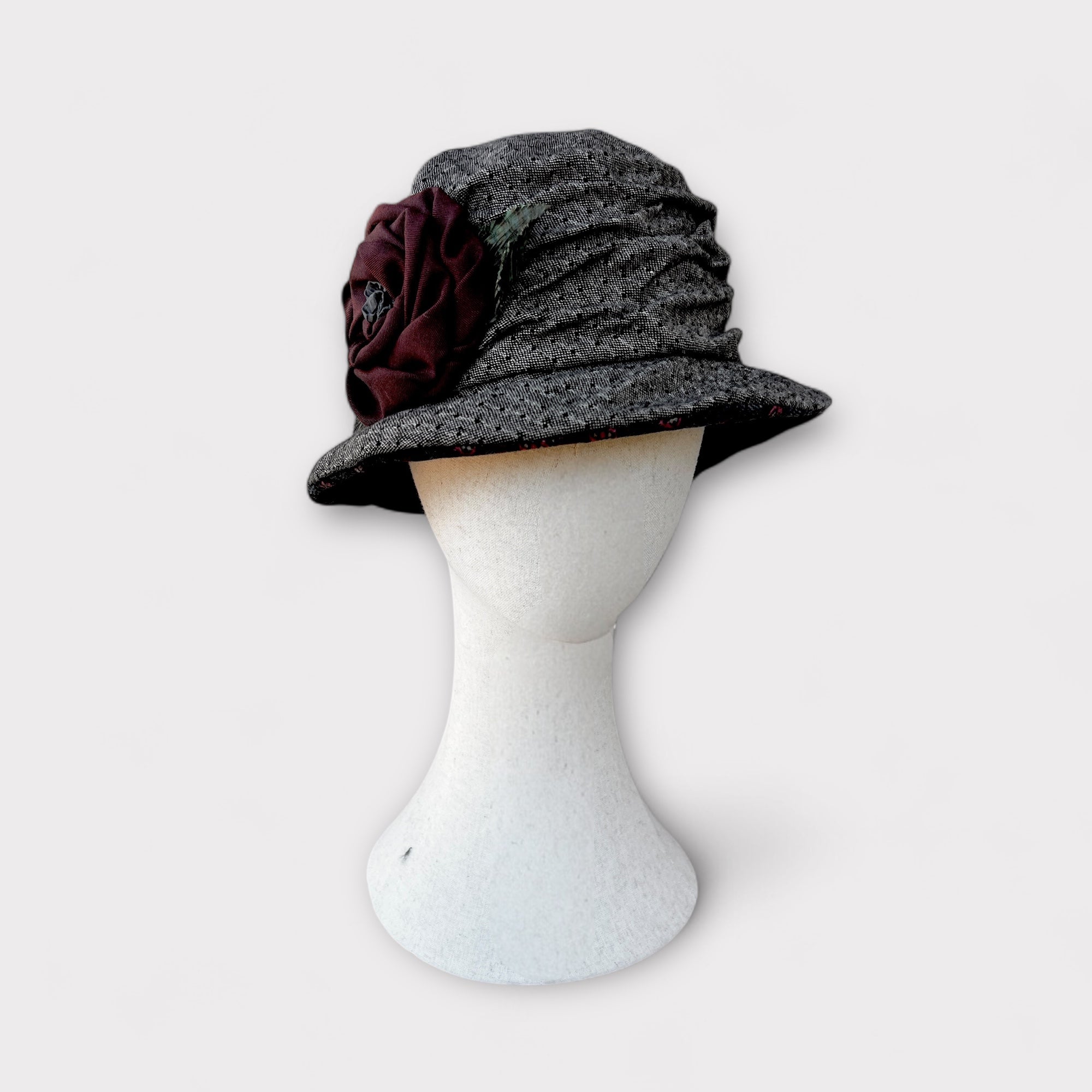 Cappello Donna Invernale In Tessuto di Lana Con Fiore Grevi