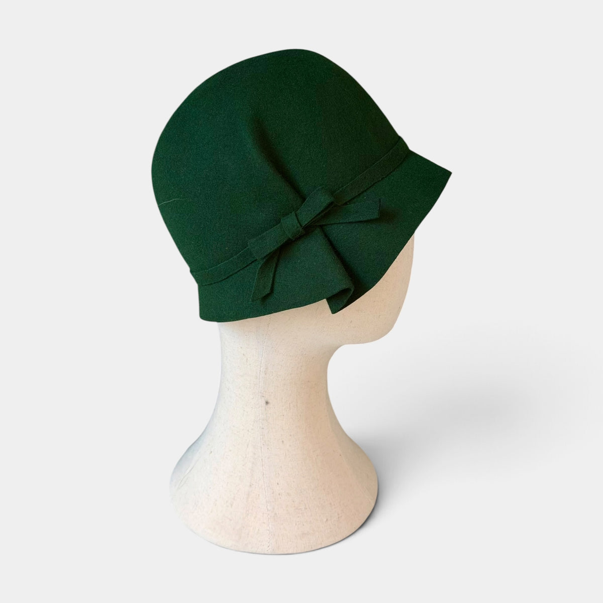 Cappello Donna Cloche Tipo Anni '30 In Feltro di Pura Lana Idrorepellente