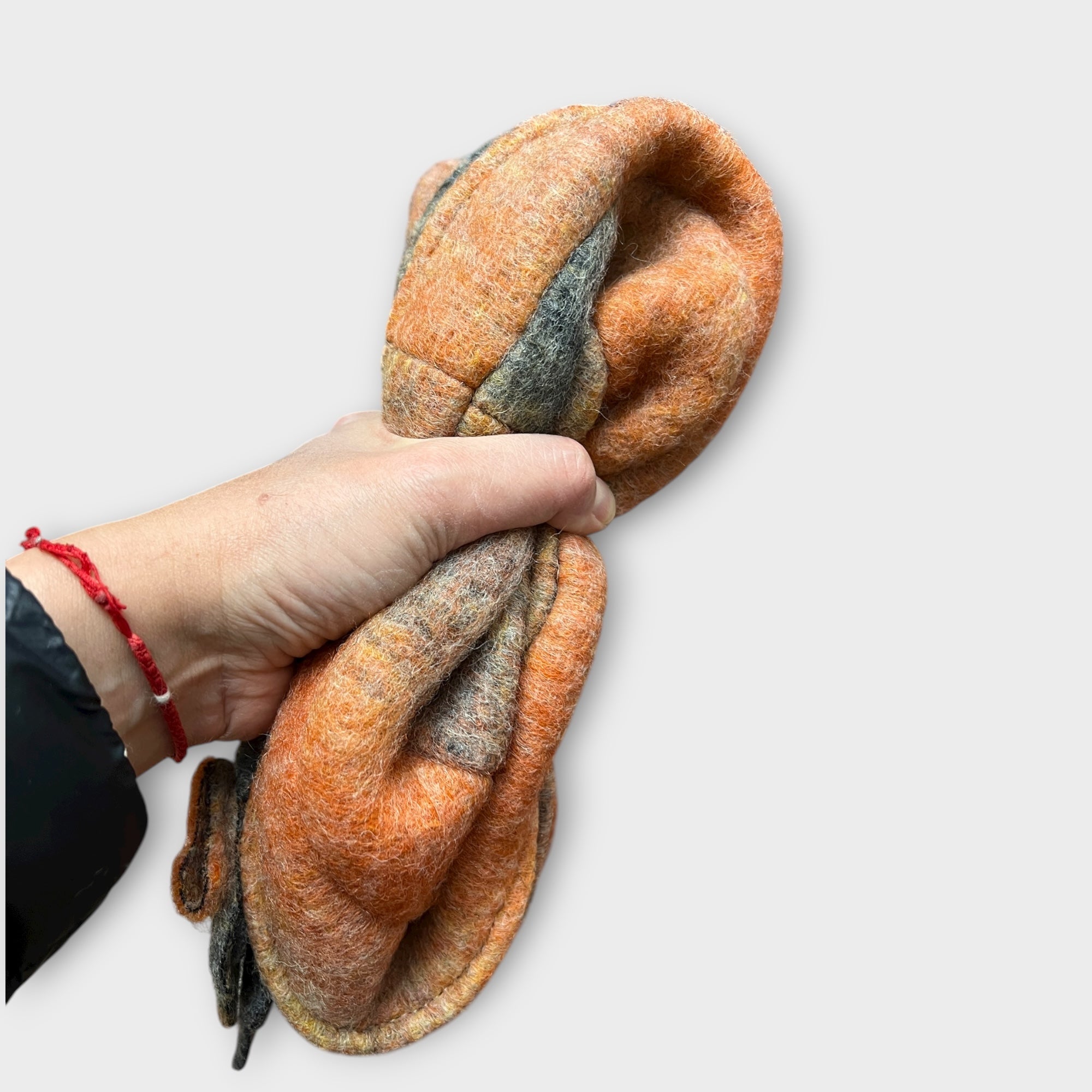 Cloche In Lana Cotta Sfumata Con Fiore Spilla