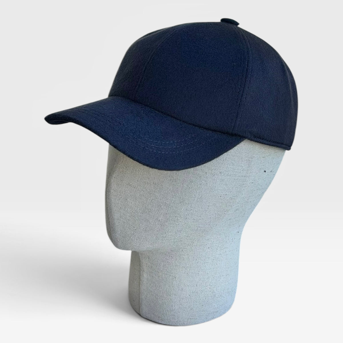 Cappello baseball cashmere blu navy profilo sinistro