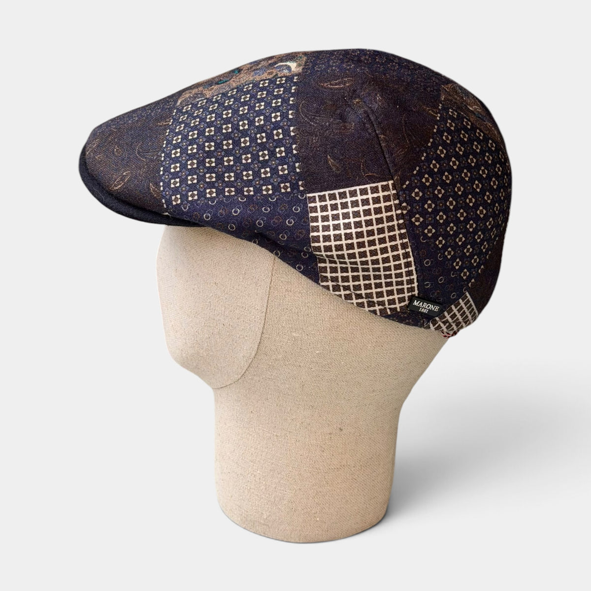 Coppola in Pura Lana Vergine Motivo Patchwork Blu
