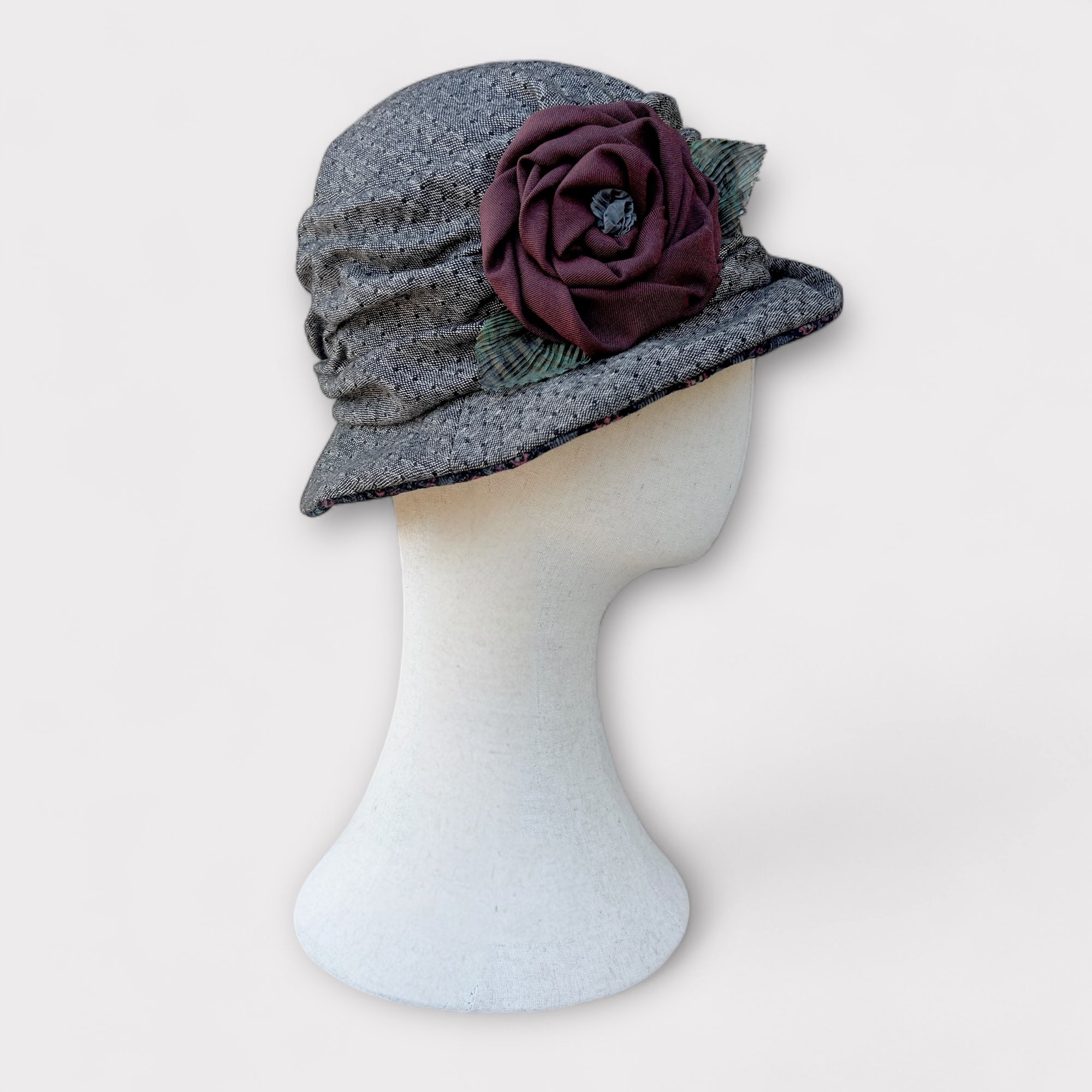 Cappello Donna Invernale In Tessuto di Lana Con Fiore Grevi