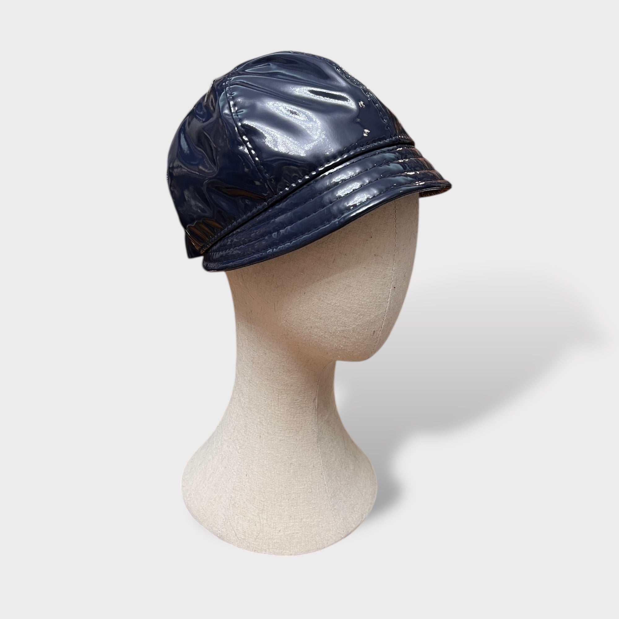 Fantino Invernale In Vernice Impermeabile Con Visiera Piccola