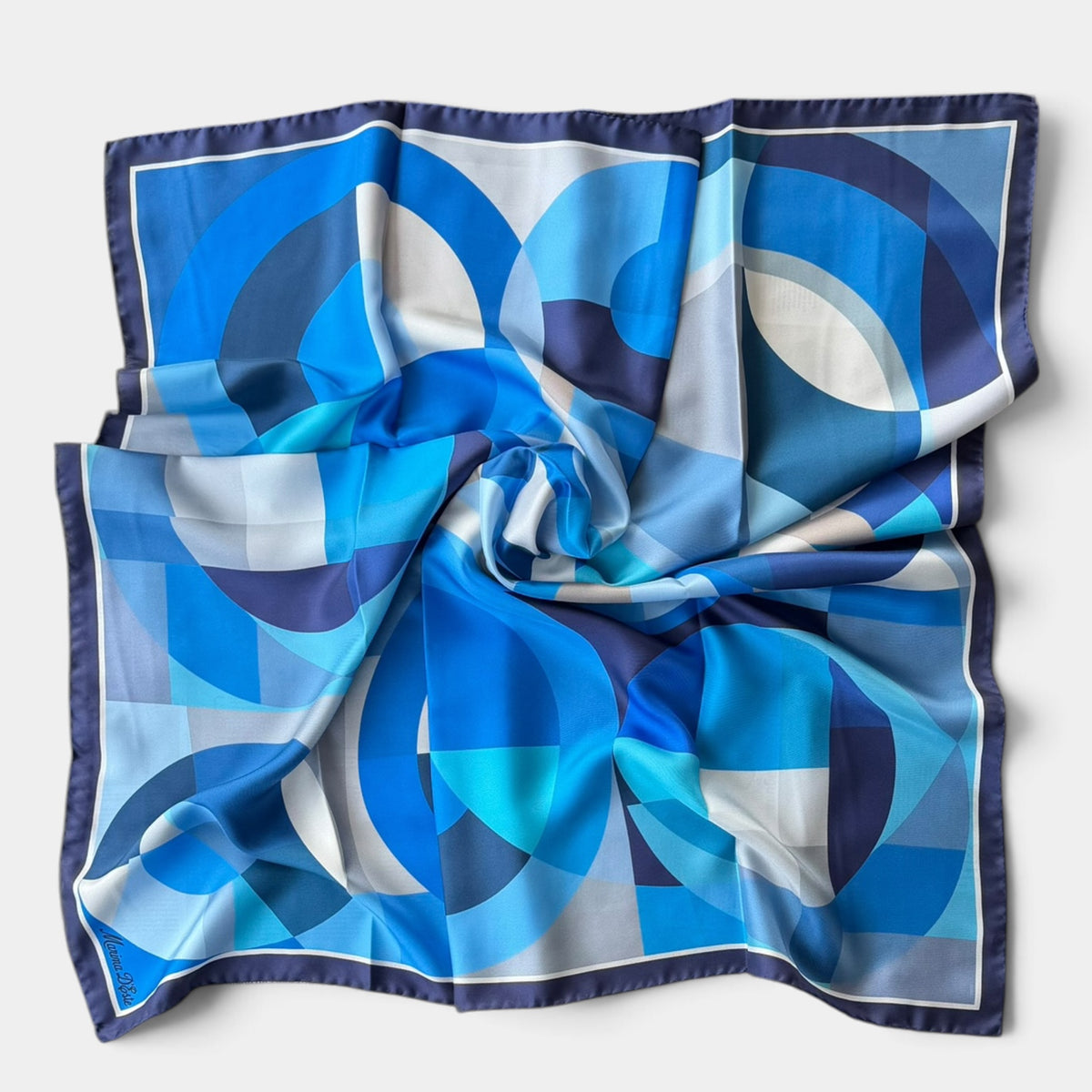 Foulard Marina D'Este in seta 90x90 cm, cerchi e geometrie, variante azzurro