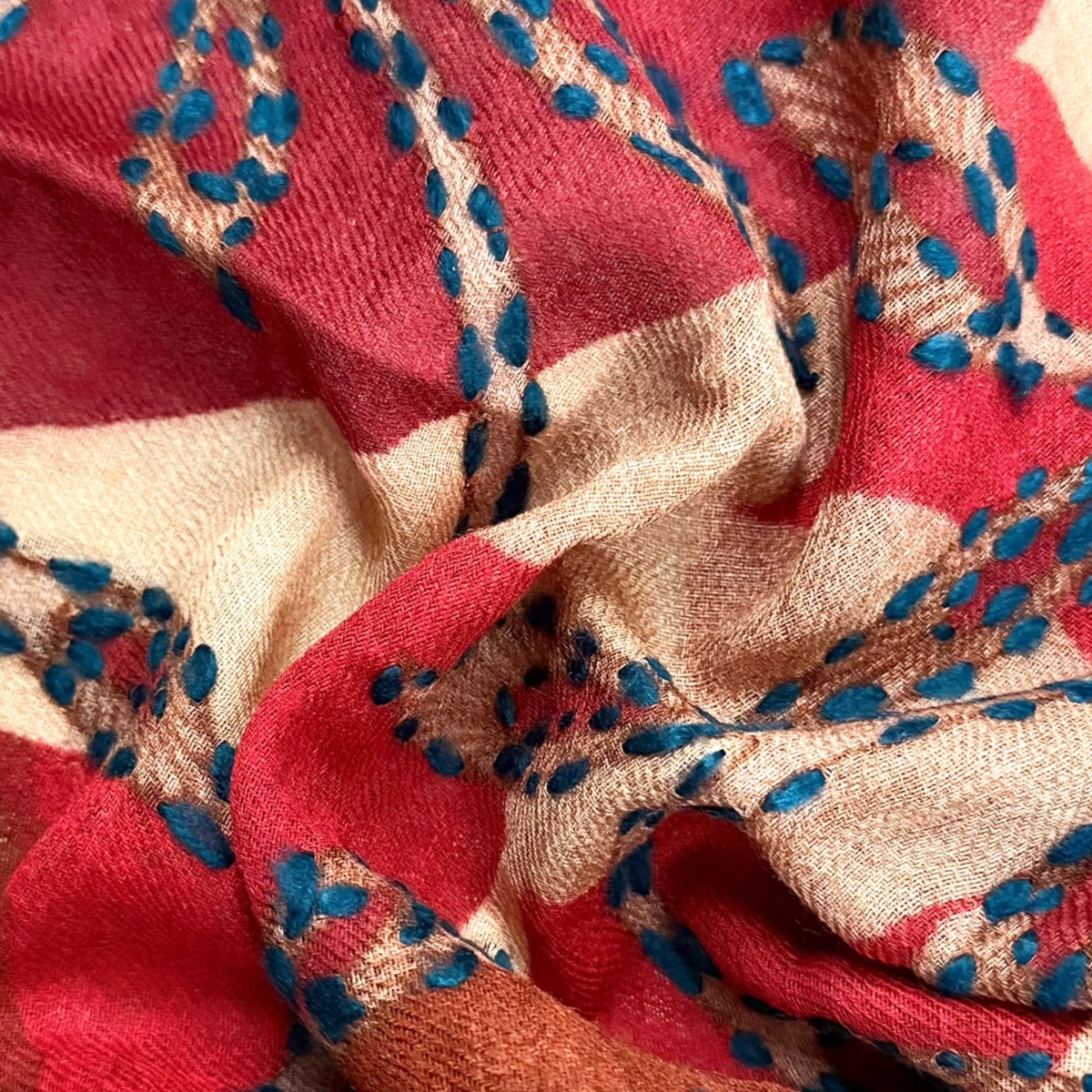Sciarpa Donna In Tessuto Sottile Di Pura Lana 70x180 cm Con Ricamo a Mano