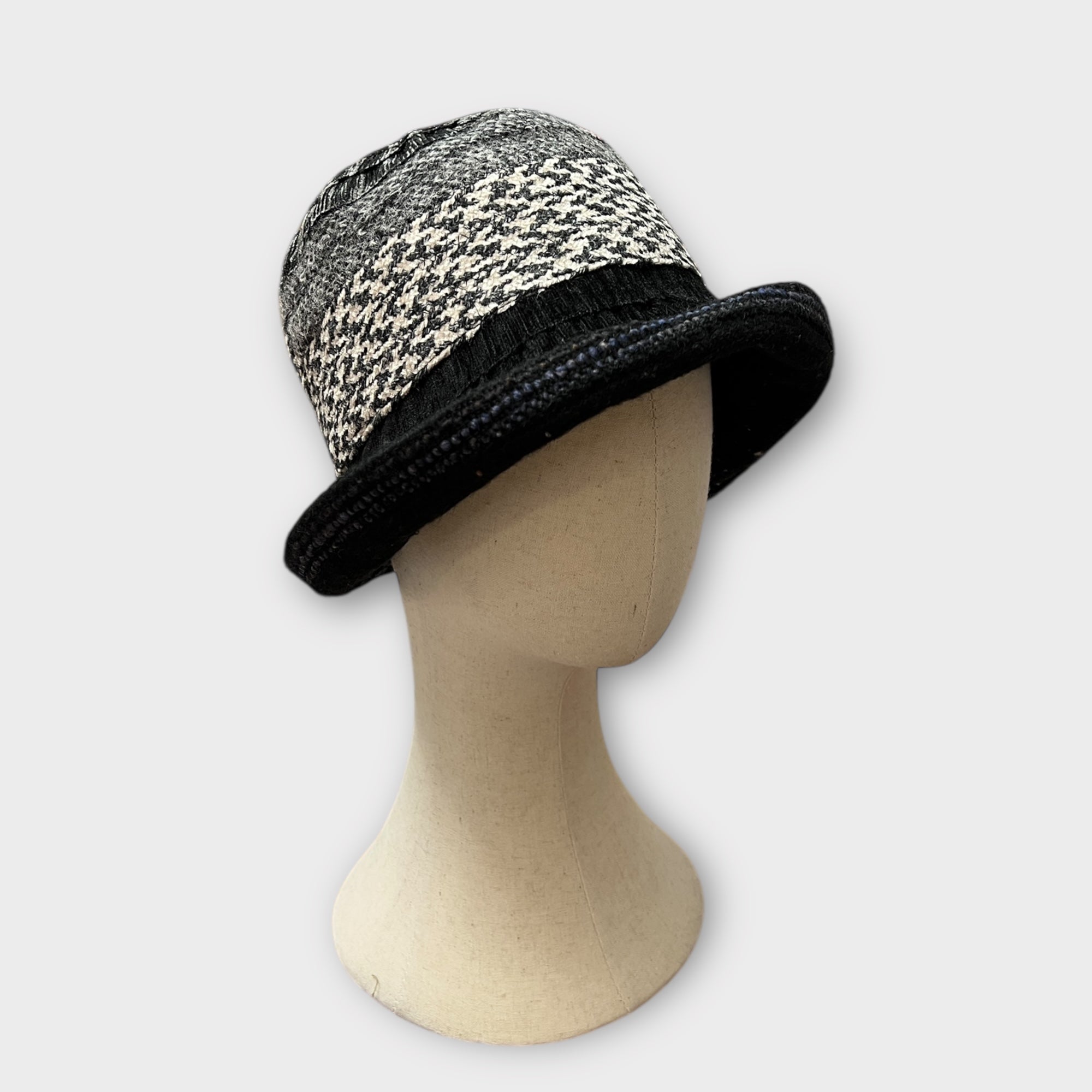 Cappello Donna In Tessuto Patchwork Di Lana E Velluto