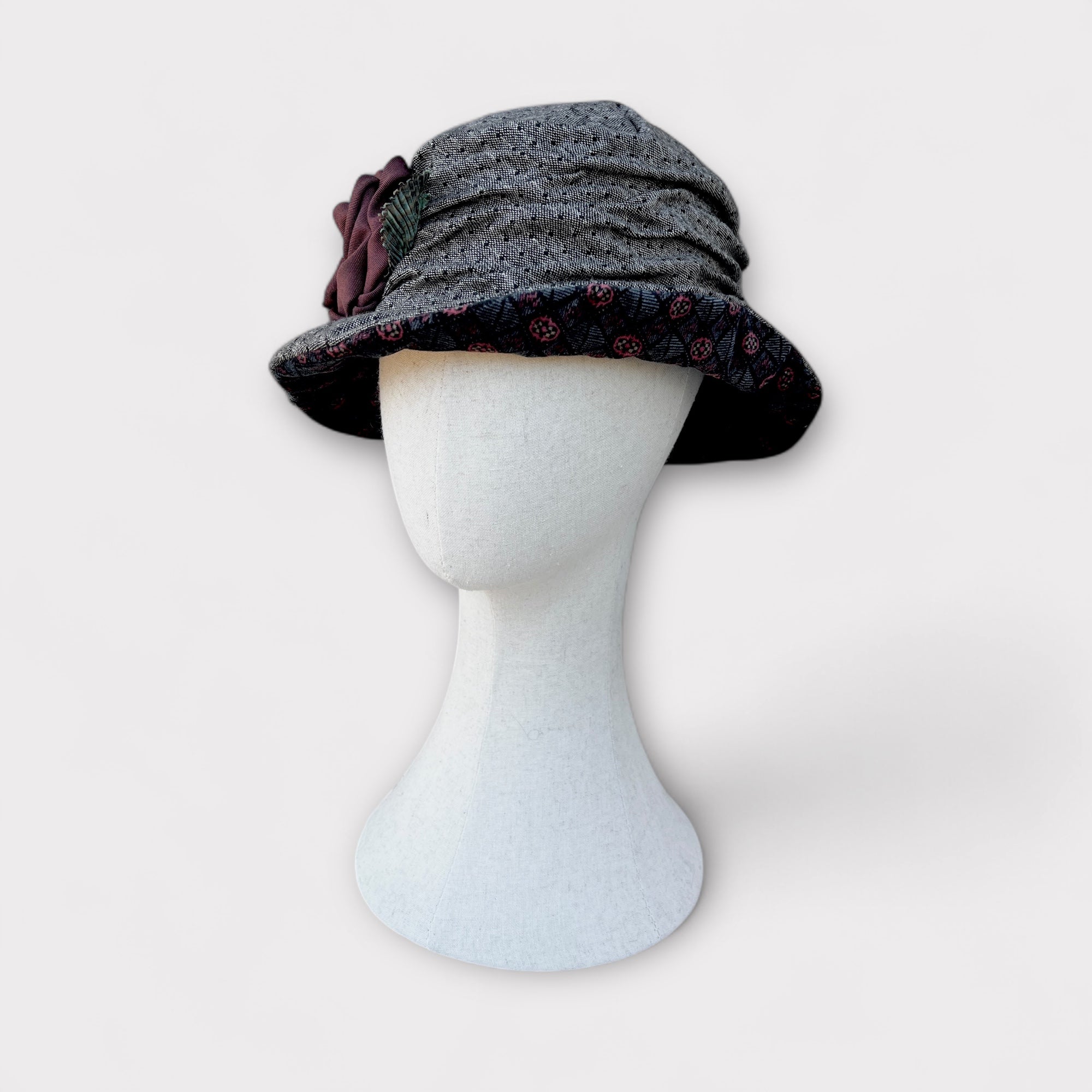 Cappello Donna Invernale In Tessuto di Lana Con Fiore Grevi