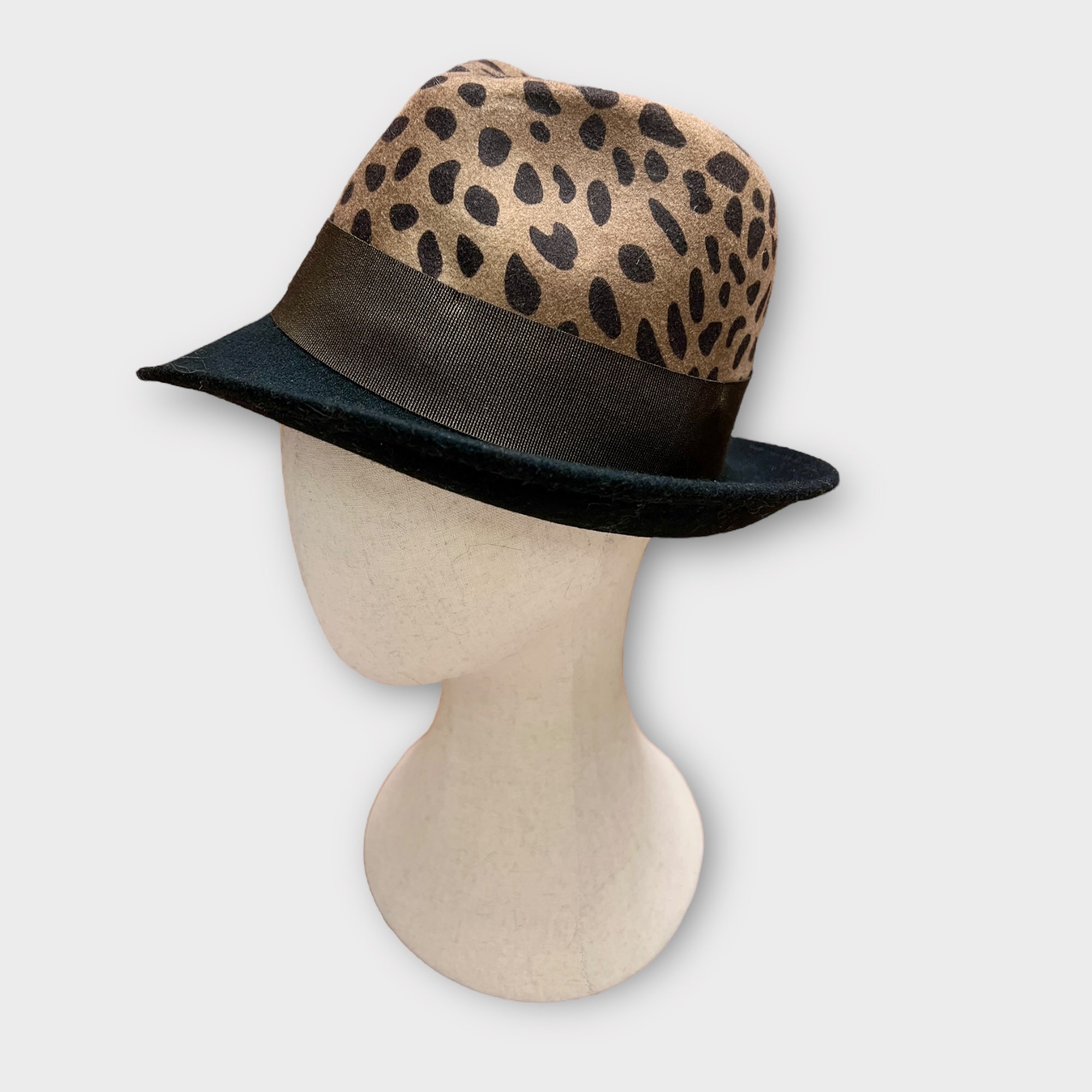 Cappello In feltro Donna asimmetrico bicolor