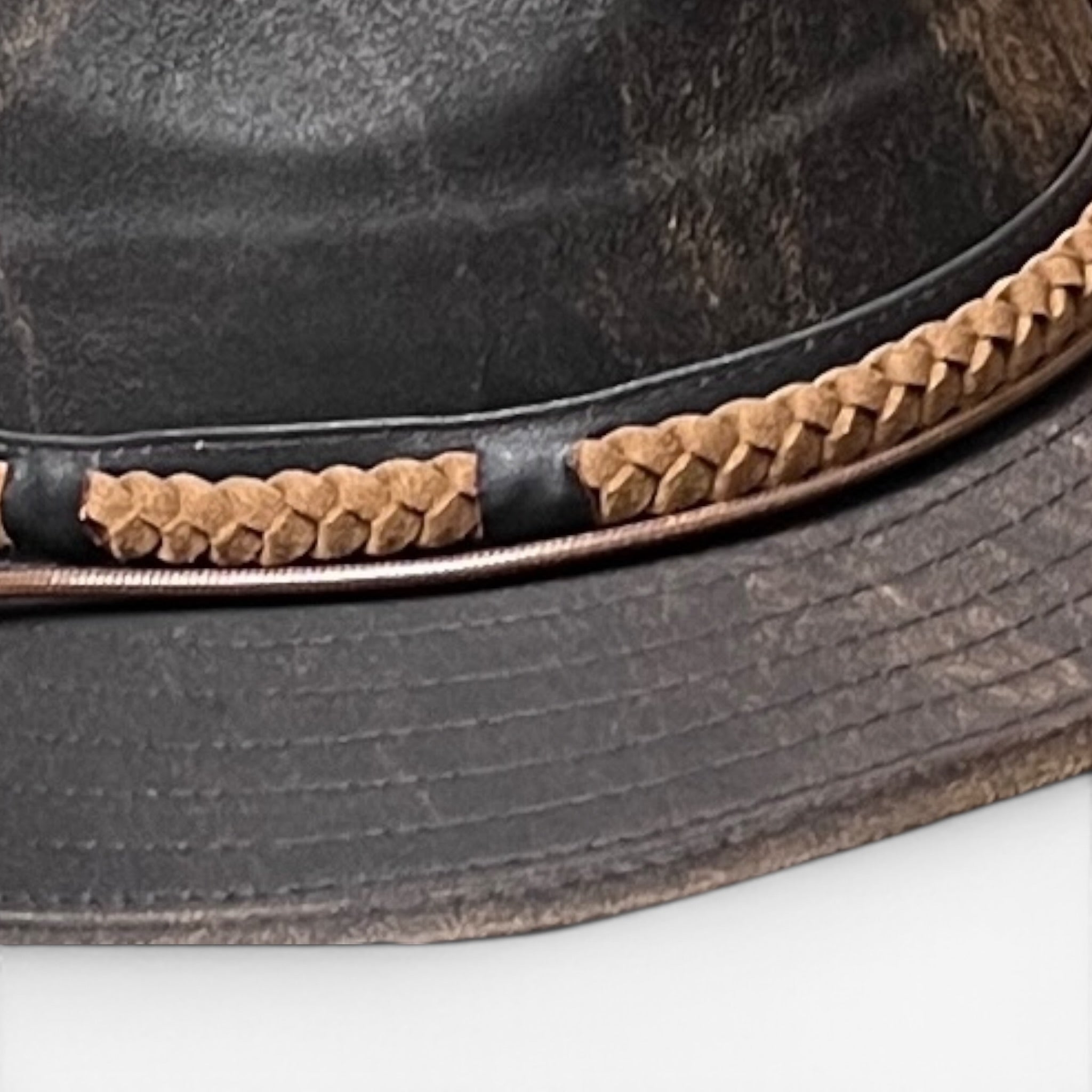Cappello Traveller In Cotone Spalmato Effetto Vintage Marrone Con Sottogola
