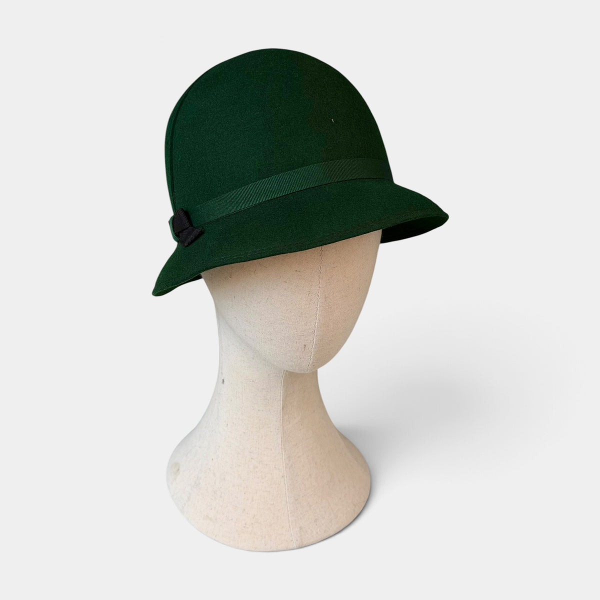 Cappello Donna Cloche in Feltro idrorepellente di Pura Lana Anni 30