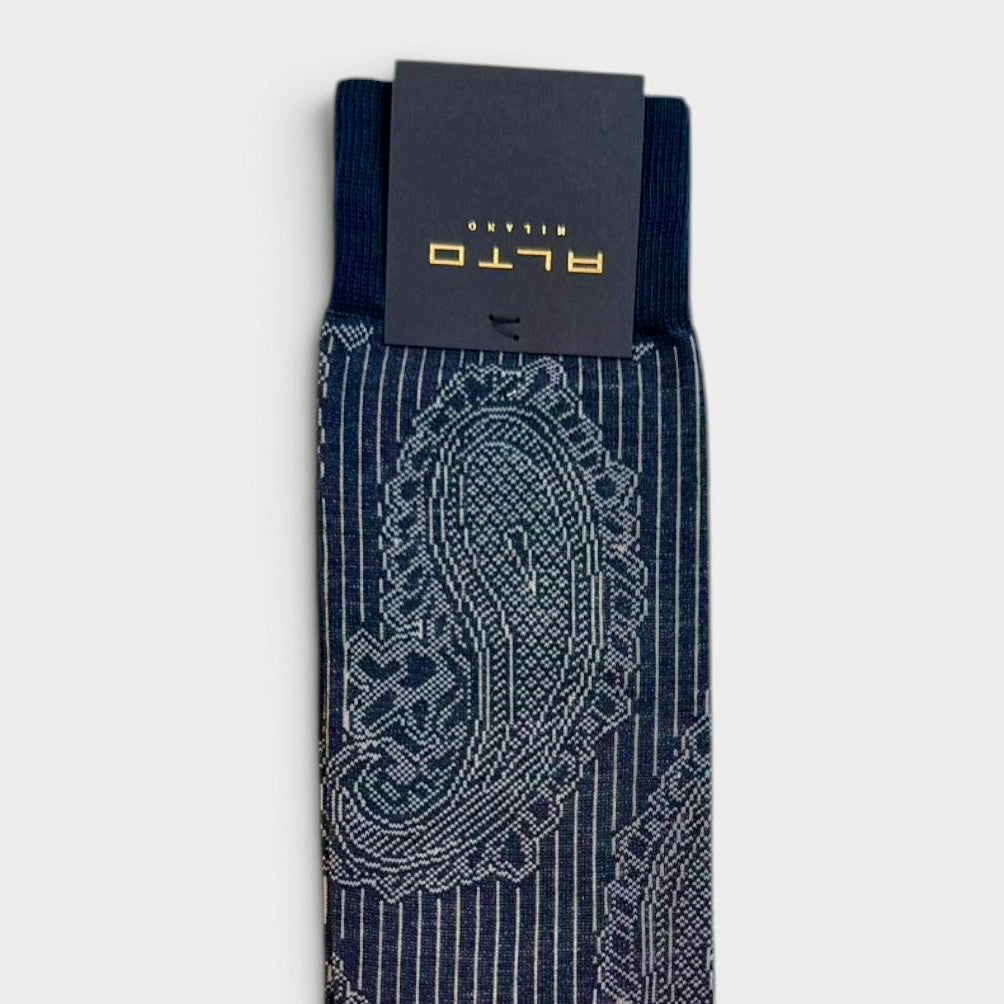 Dettaglio motivo paisley calzino blu Alto Milano
