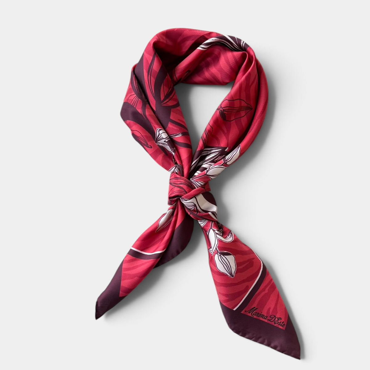 Foulard Laura Biagiotti in seta 90x90 cm, fiori e foglie stilizzati, variante rosso rubino