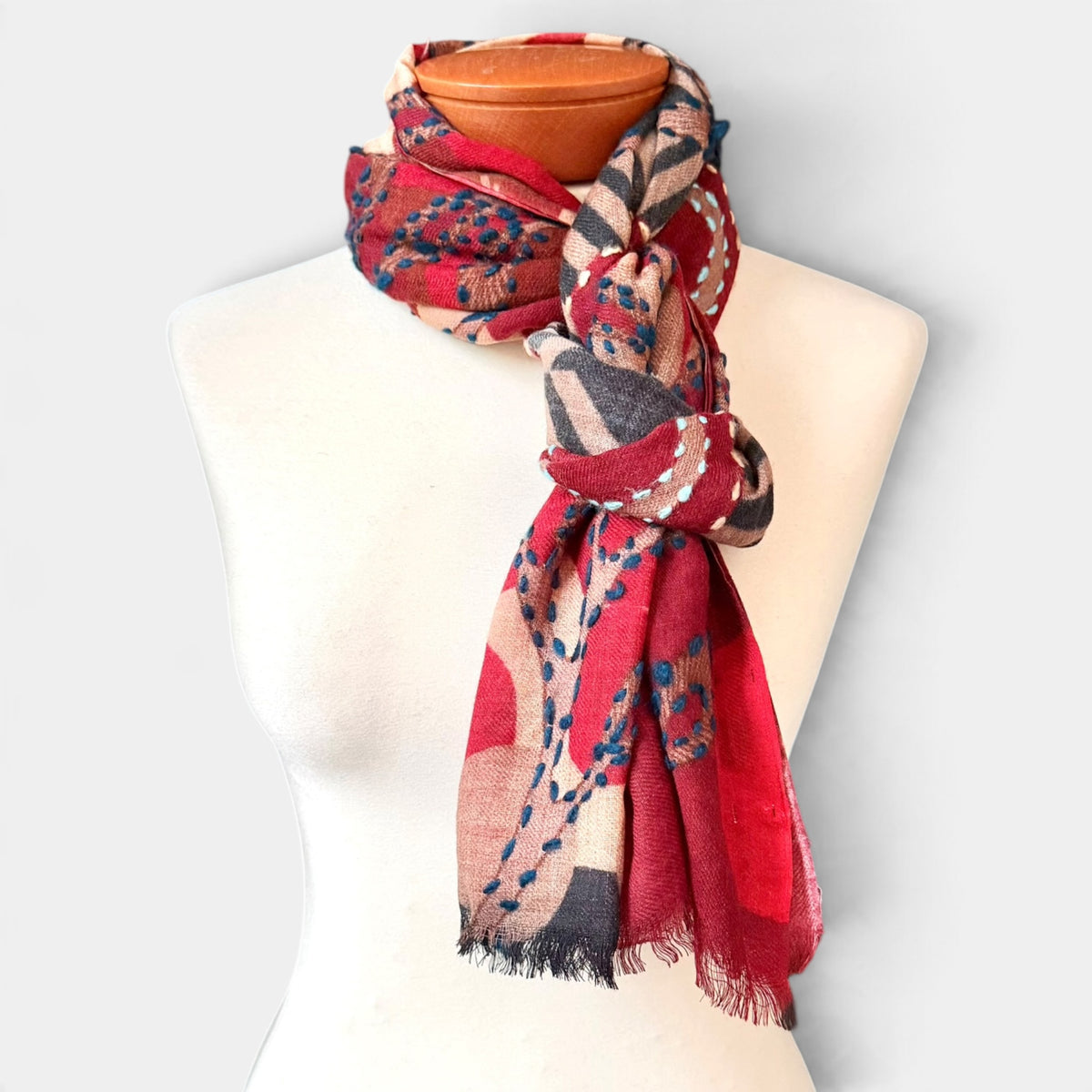 Sciarpa Donna In Tessuto Sottile Di Pura Lana 70x180 cm Con Ricamo a Mano