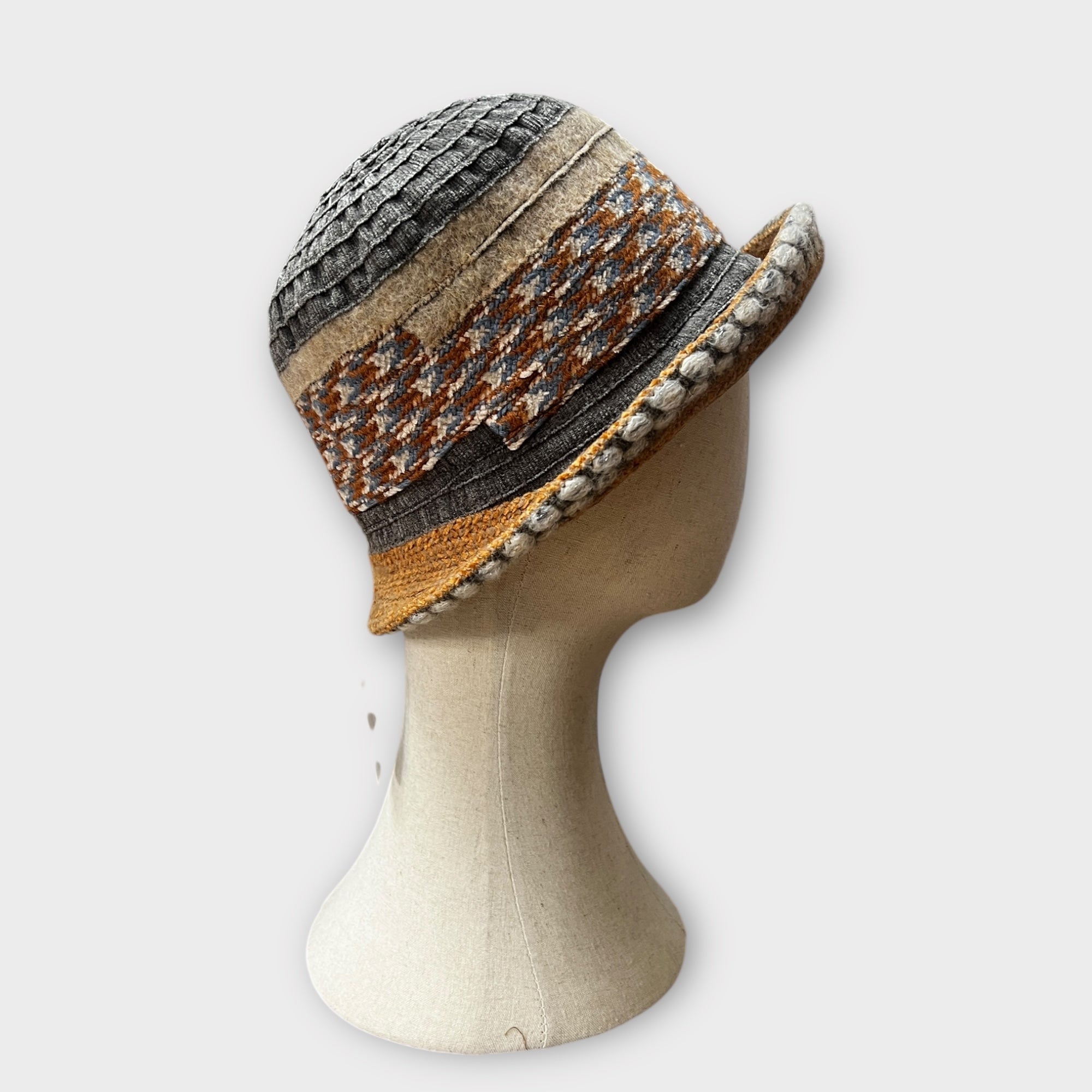 Cappello Donna In Tessuto Patchwork Di Lana E Velluto