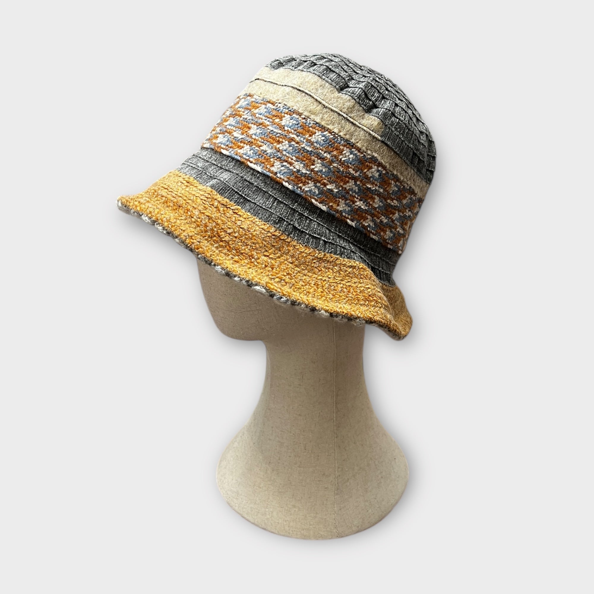 Cappello Donna In Tessuto Patchwork Di Lana E Velluto