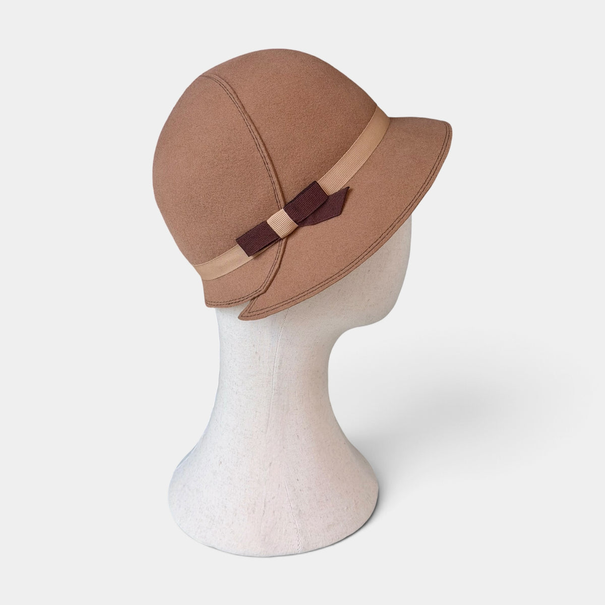 Cappello Donna Cloche in Feltro idrorepellente di Pura Lana Anni 30