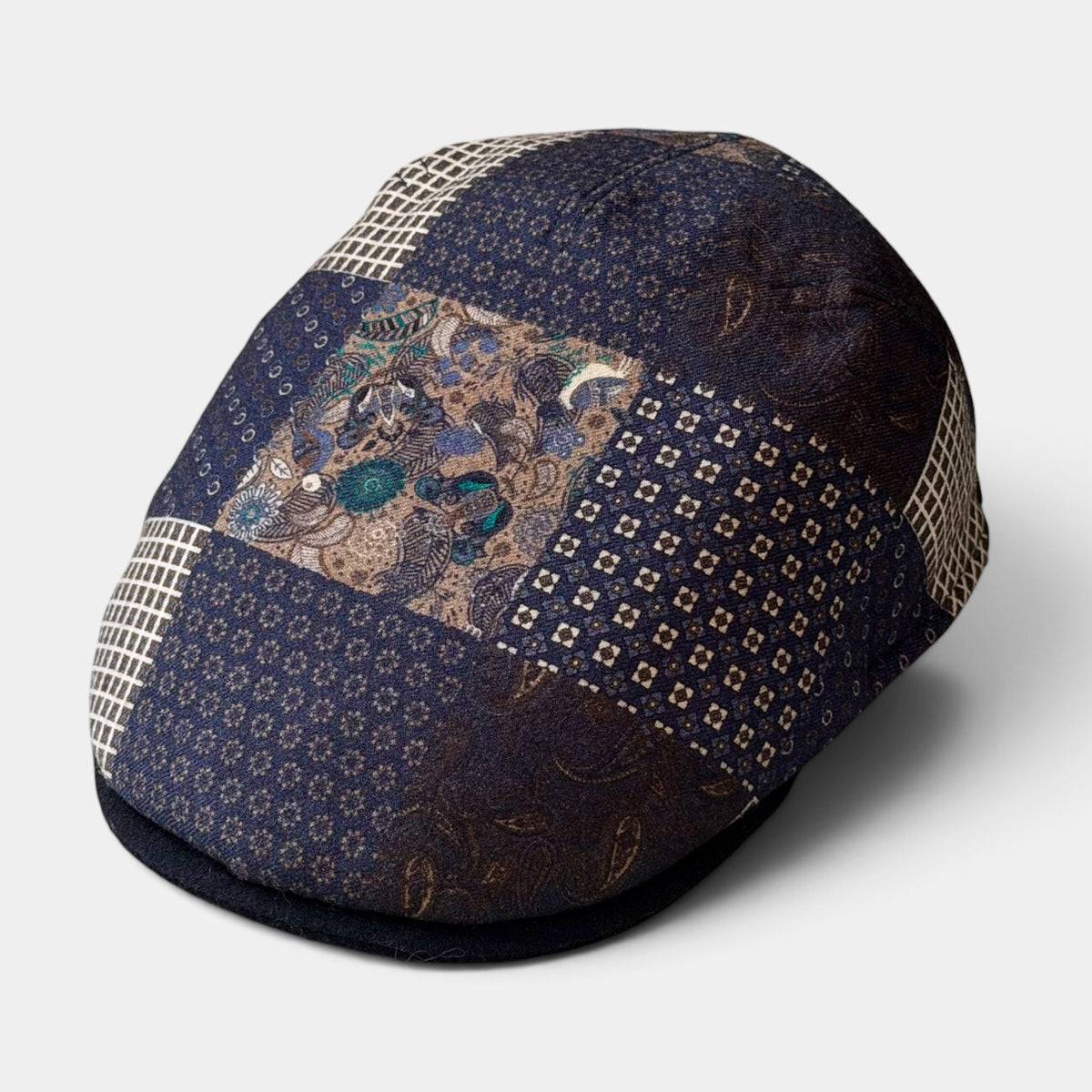 Coppola in Pura Lana Vergine Motivo Patchwork Blu