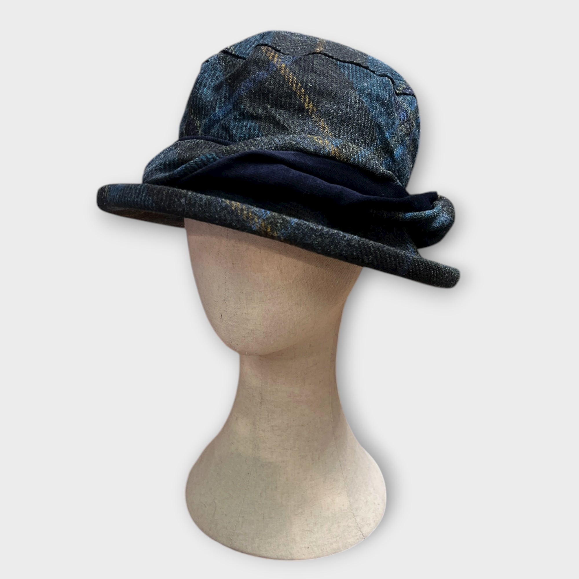 Cappello Invernale Da Donna In Tessuto Tartan Blu