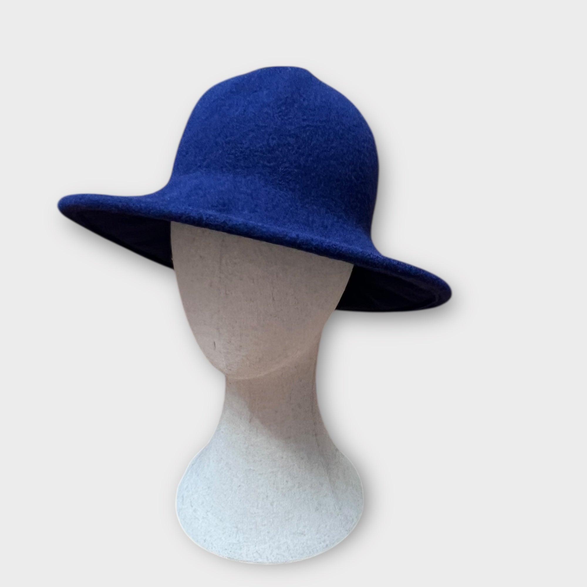 Cappello In Panno Di Pura Lana Pieghevole Con Ala Kopka