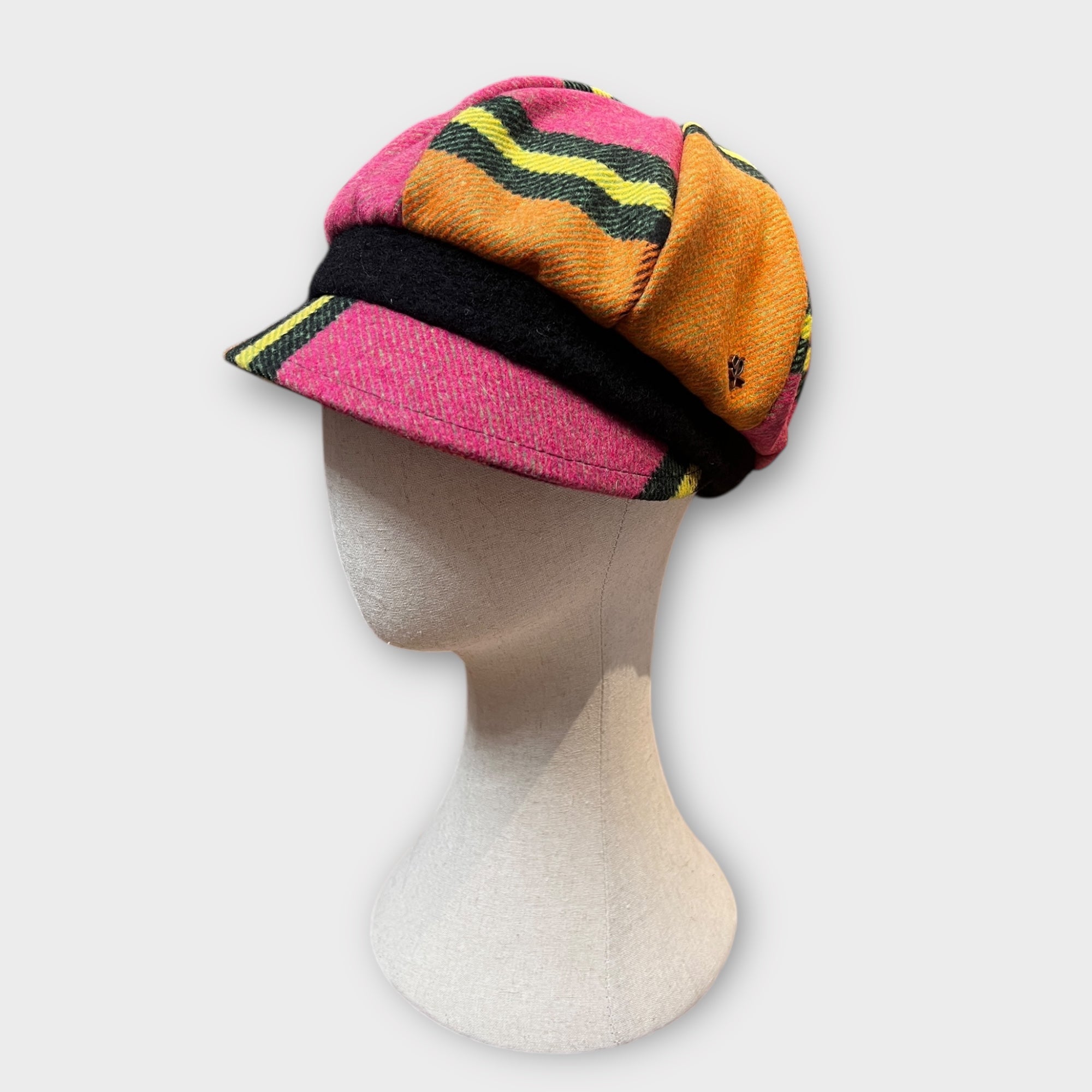 Berrettone Monello Invernale con visiera Scozzese