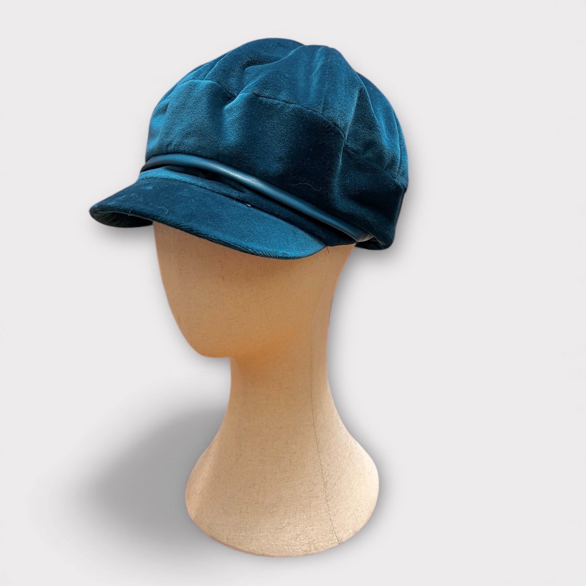 Cappello Donna In Velluto Con Visiera