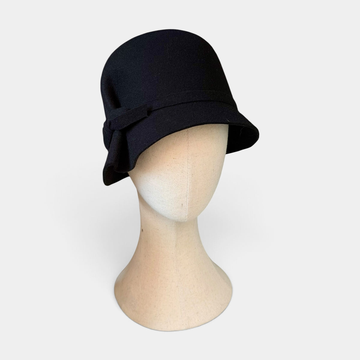 Cappello Donna Cloche Tipo Anni '30 In Feltro di Pura Lana Idrorepellente